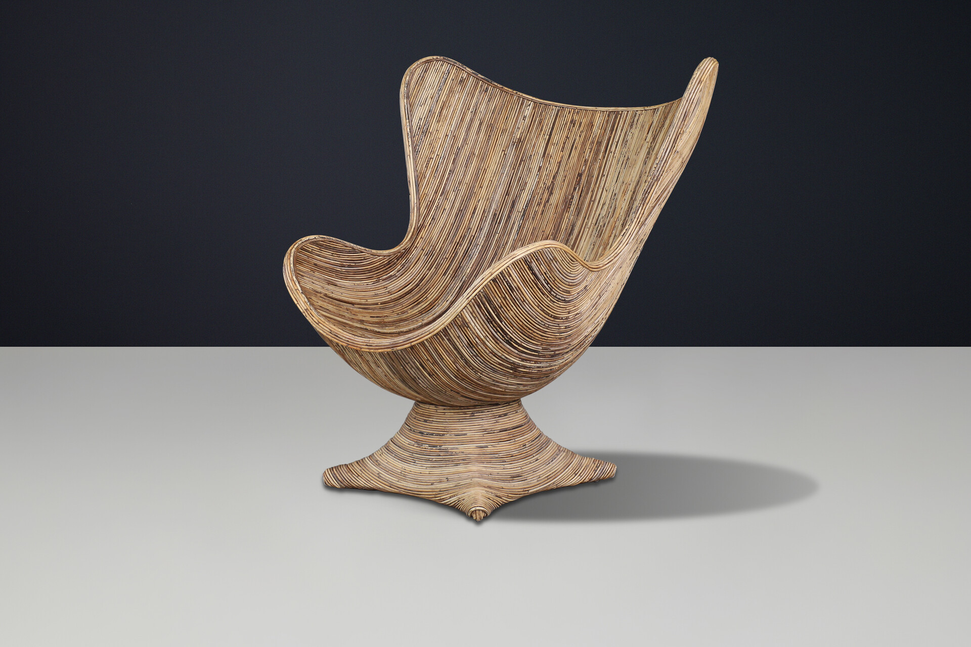 Mid century modern Large Sculptural Rattan Lounge or Egg Chair, Italy, 1980s Late-20th century