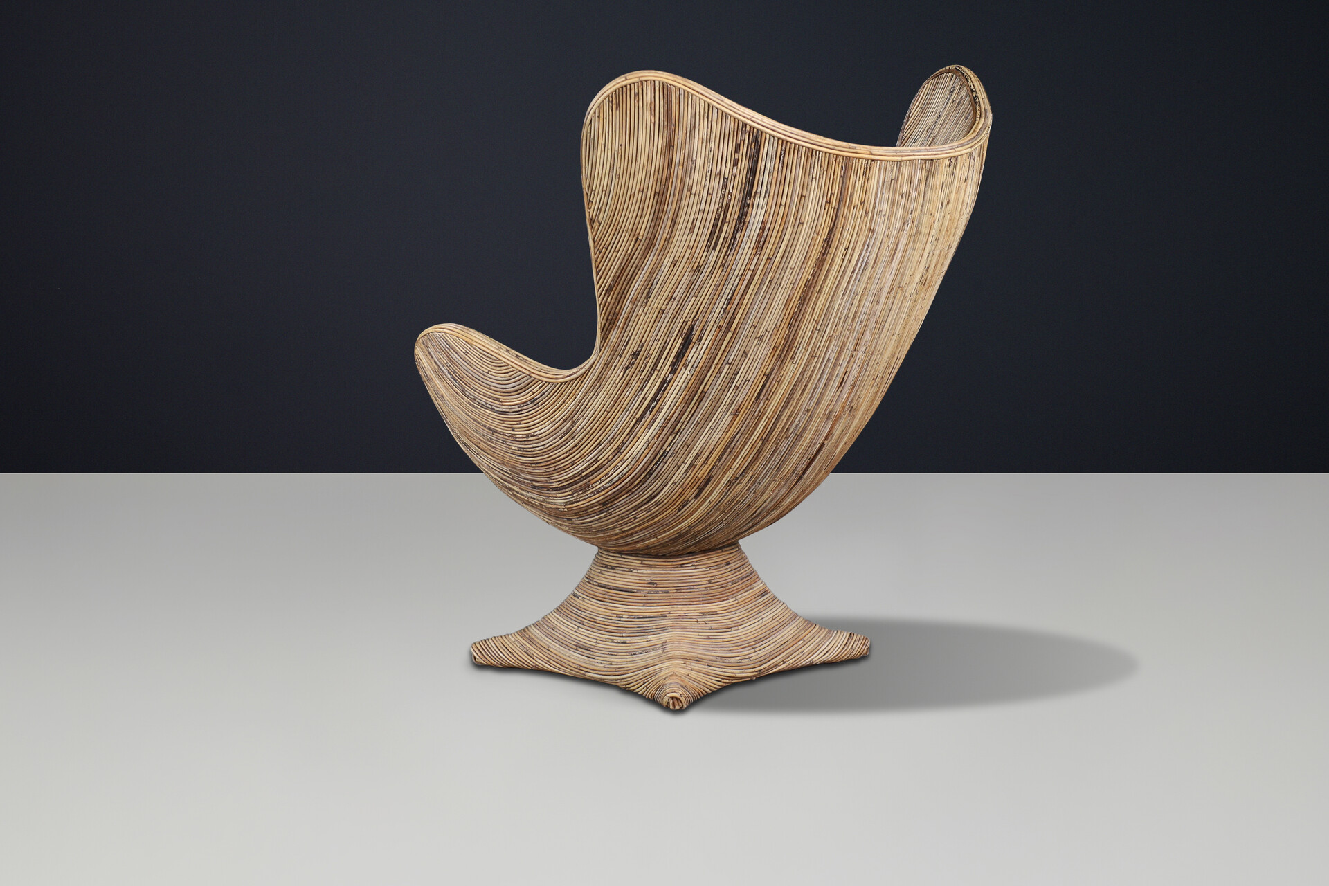 Mid century modern Large Sculptural Rattan Lounge or Egg Chair, Italy, 1980s Late-20th century