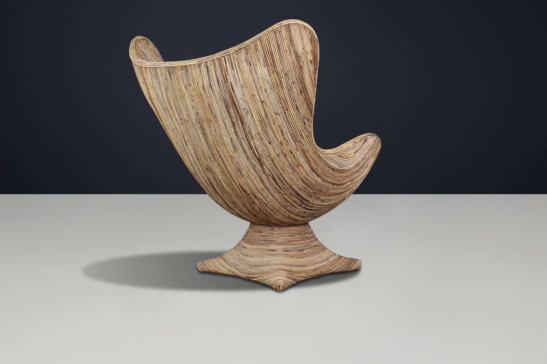 Mid century modern Large Sculptural Rattan Lounge or Egg Chair, Italy, 1980s Late-20th century