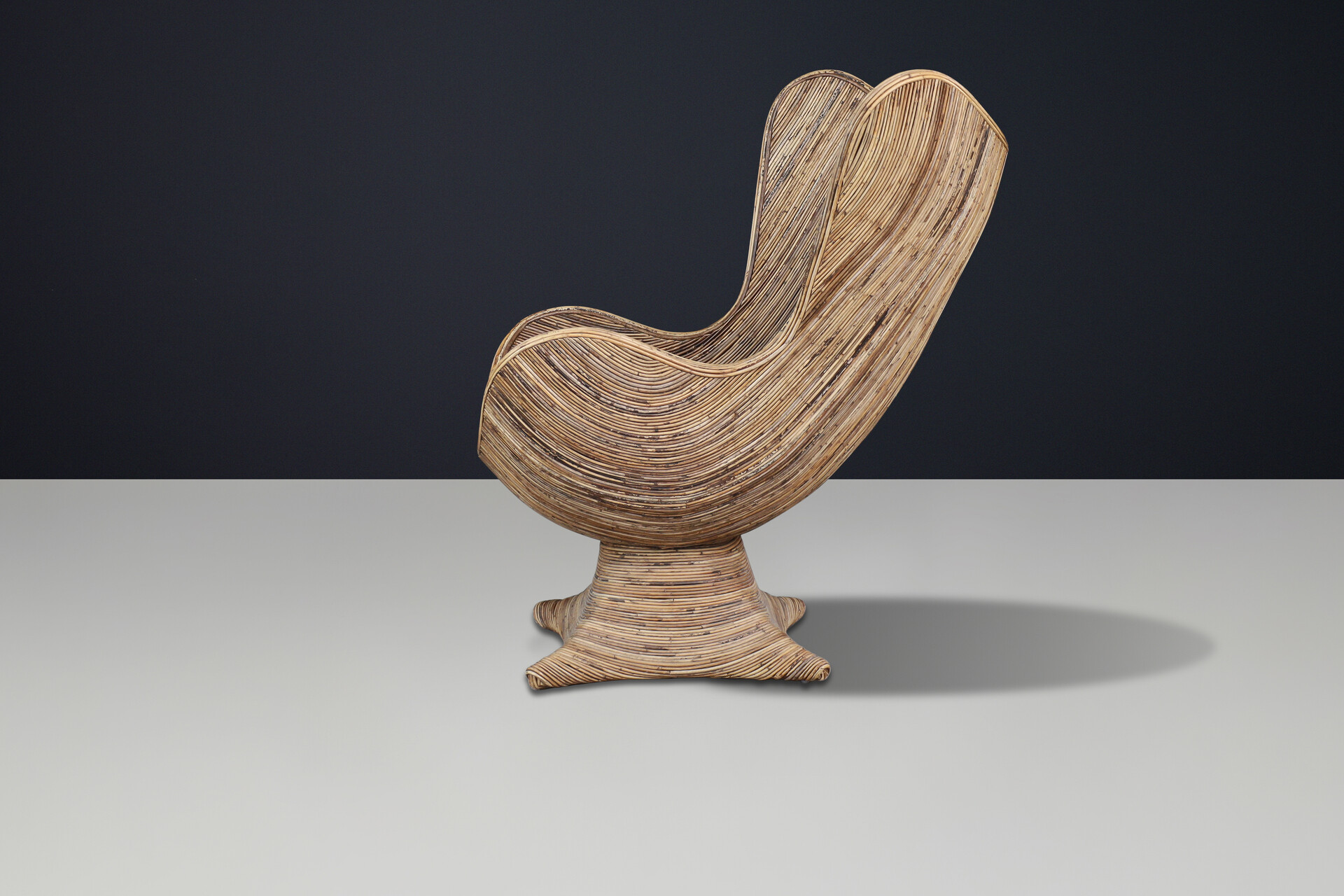 Mid century modern Large Sculptural Rattan Lounge or Egg Chair, Italy, 1980s Late-20th century