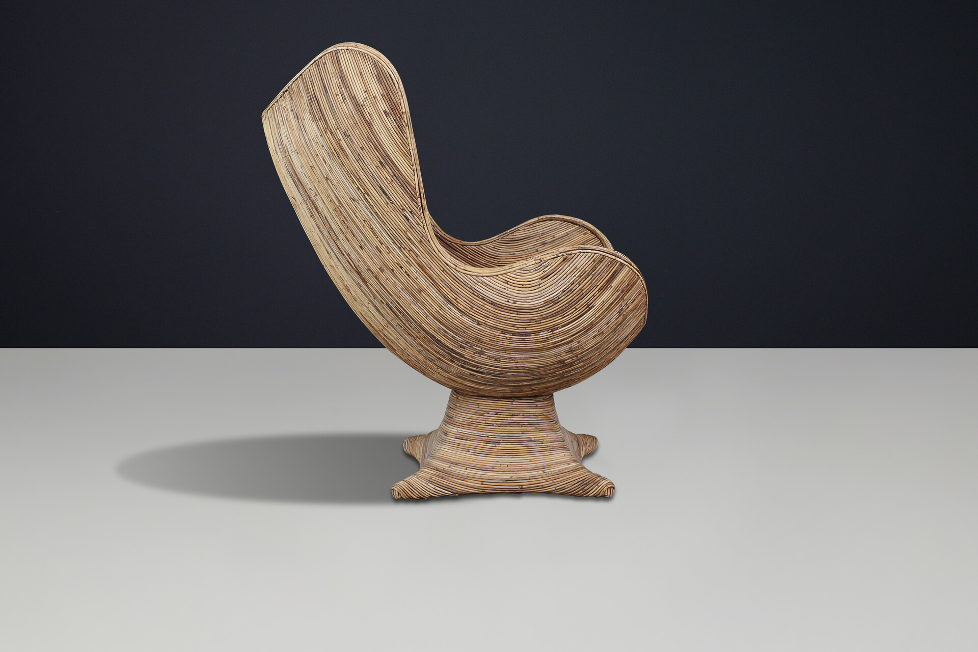 Mid century modern Large Sculptural Rattan Lounge or Egg Chair, Italy, 1980s Late-20th century
