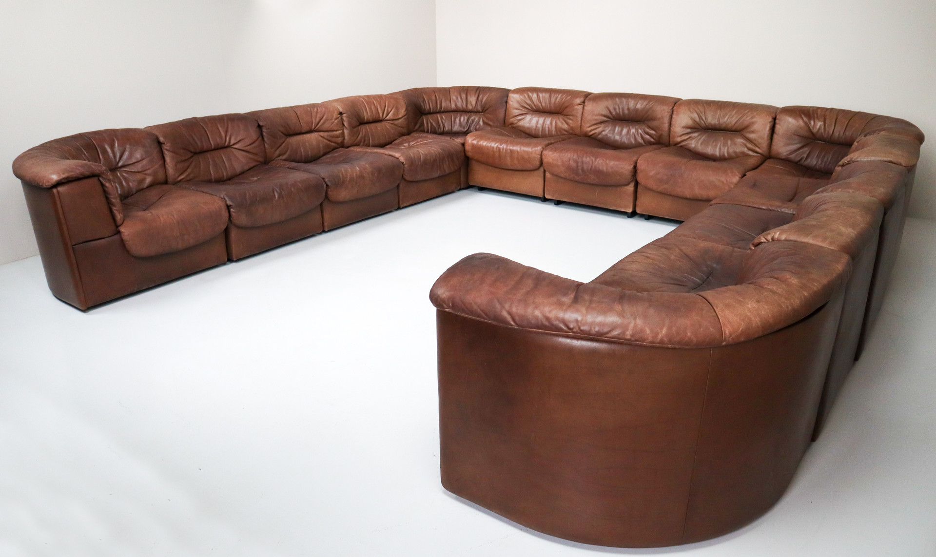Mid century modern Large set of 19  elements Patinated De Sede DS 14  Modul Vintage Leather Sofa Brown Switzerland 1970s Mid-20th century
