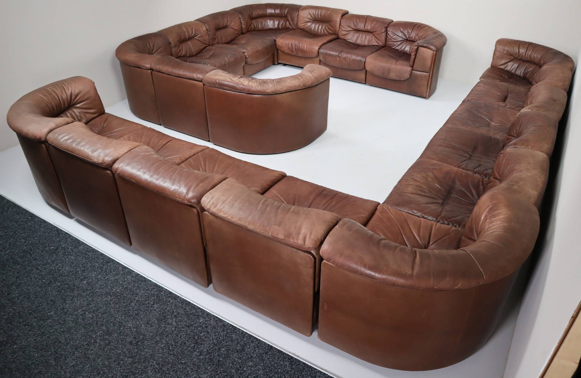 Mid century modern Large set of 19  elements Patinated De Sede DS 14  Modul Vintage Leather Sofa Brown Switzerland 1970s Mid-20th century