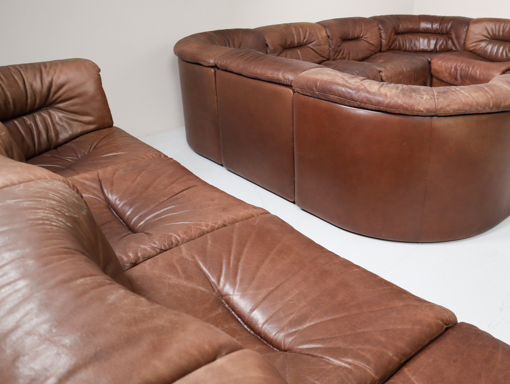 Mid century modern Large set of 19  elements Patinated De Sede DS 14  Modul Vintage Leather Sofa Brown Switzerland 1970s Mid-20th century