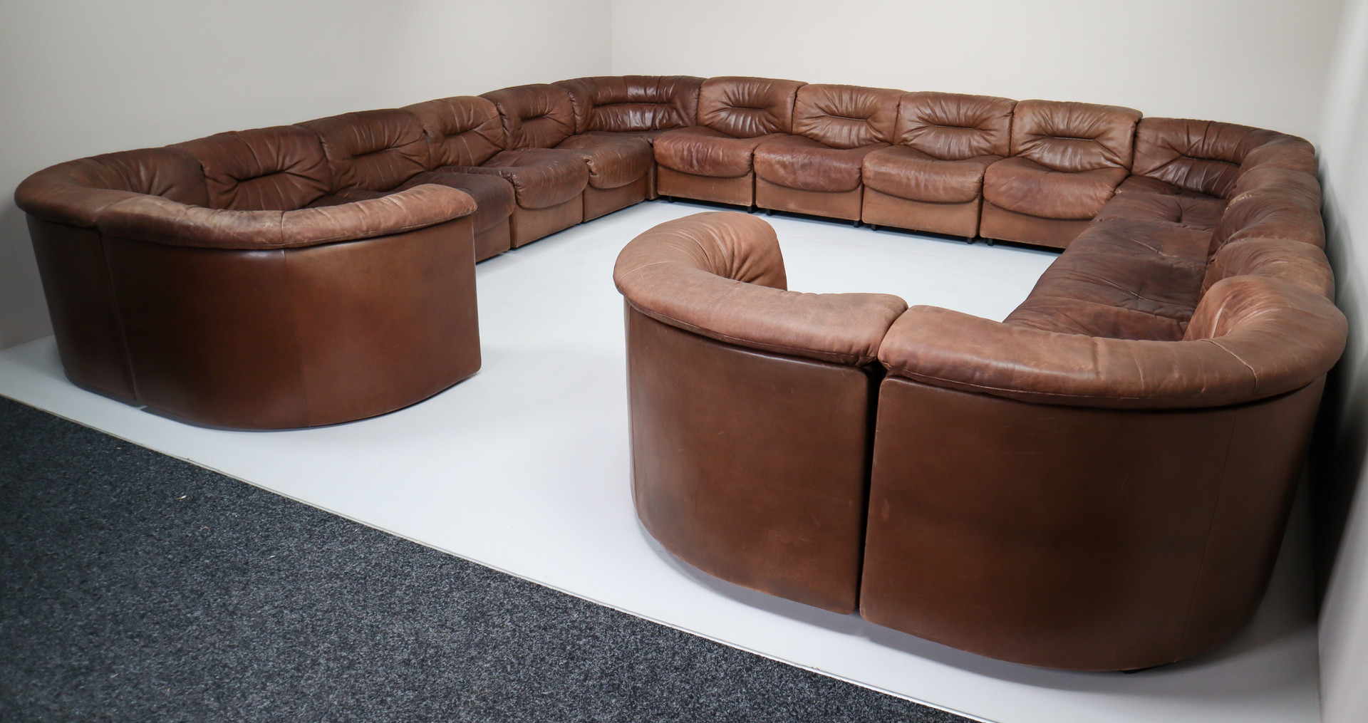 Mid century modern Large set of 19  elements Patinated De Sede DS 14  Modul Vintage Leather Sofa Brown Switzerland 1970s Mid-20th century