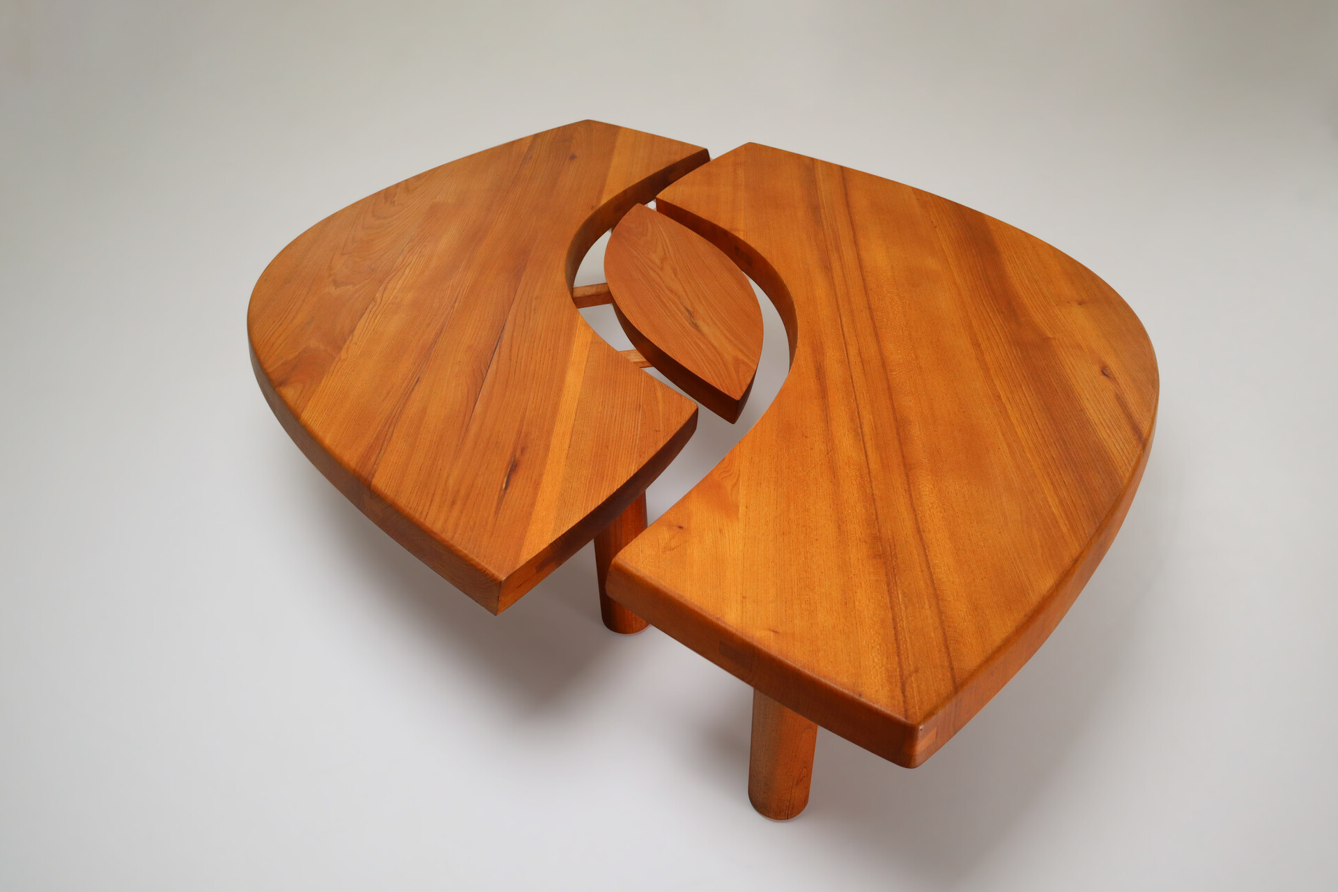 Mid century modern Large T22c Coffee Table L’oeuil in Solid Elm by Pierre Chapo France 1970s Mid-20th century