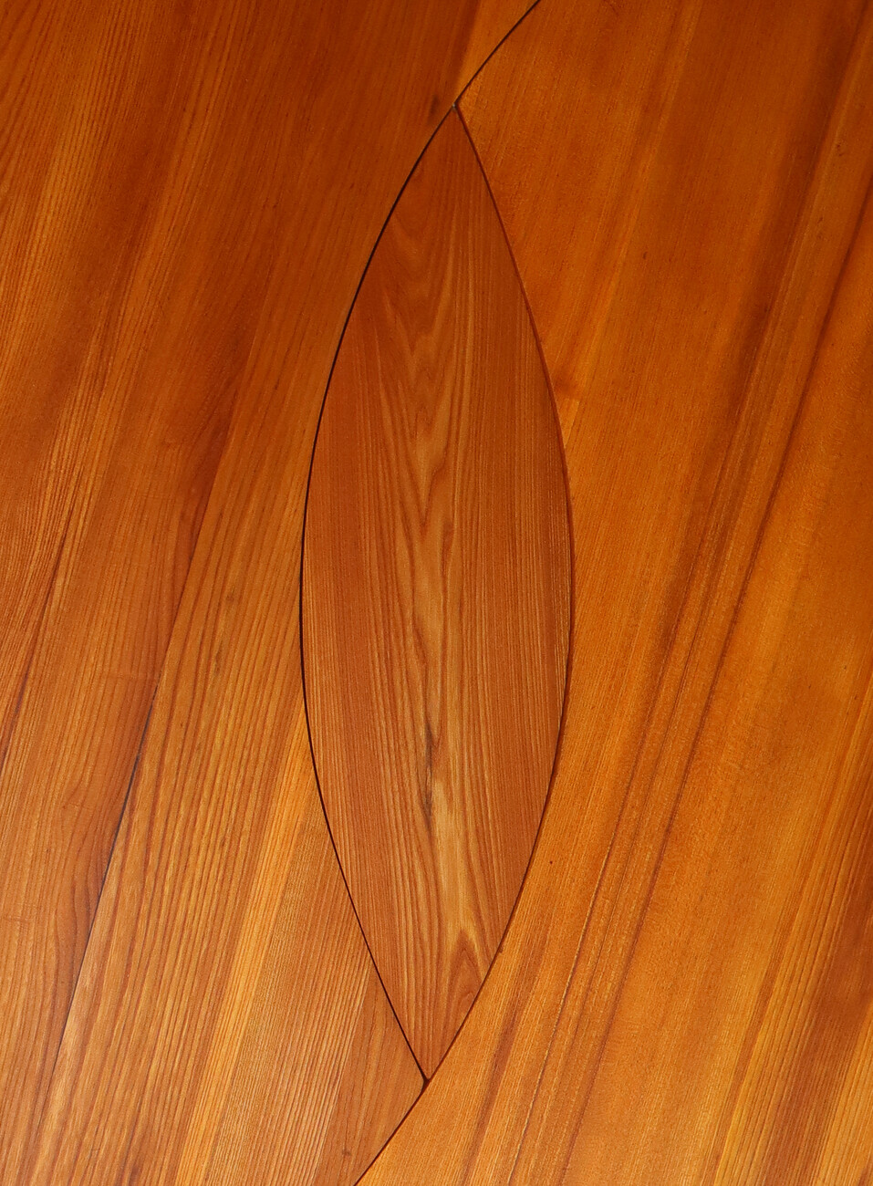 Mid century modern Large T22c Coffee Table L’oeuil in Solid Elm by Pierre Chapo France 1970s Mid-20th century