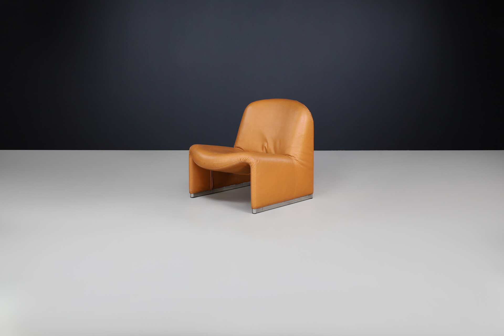 Mid century modern Leather Alky Lounge Chair by Giancarlo Pirettie for Artifort and Castelli, Italy, circa 1970 Late-20th century