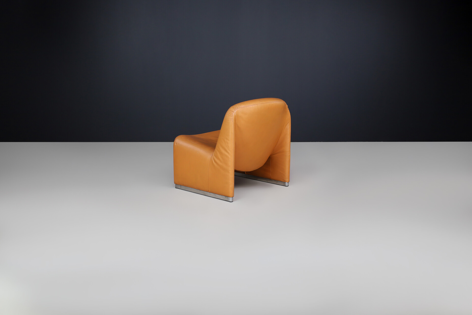 Mid century modern Leather Alky Lounge Chair by Giancarlo Pirettie for Artifort and Castelli, Italy, circa 1970 Late-20th century
