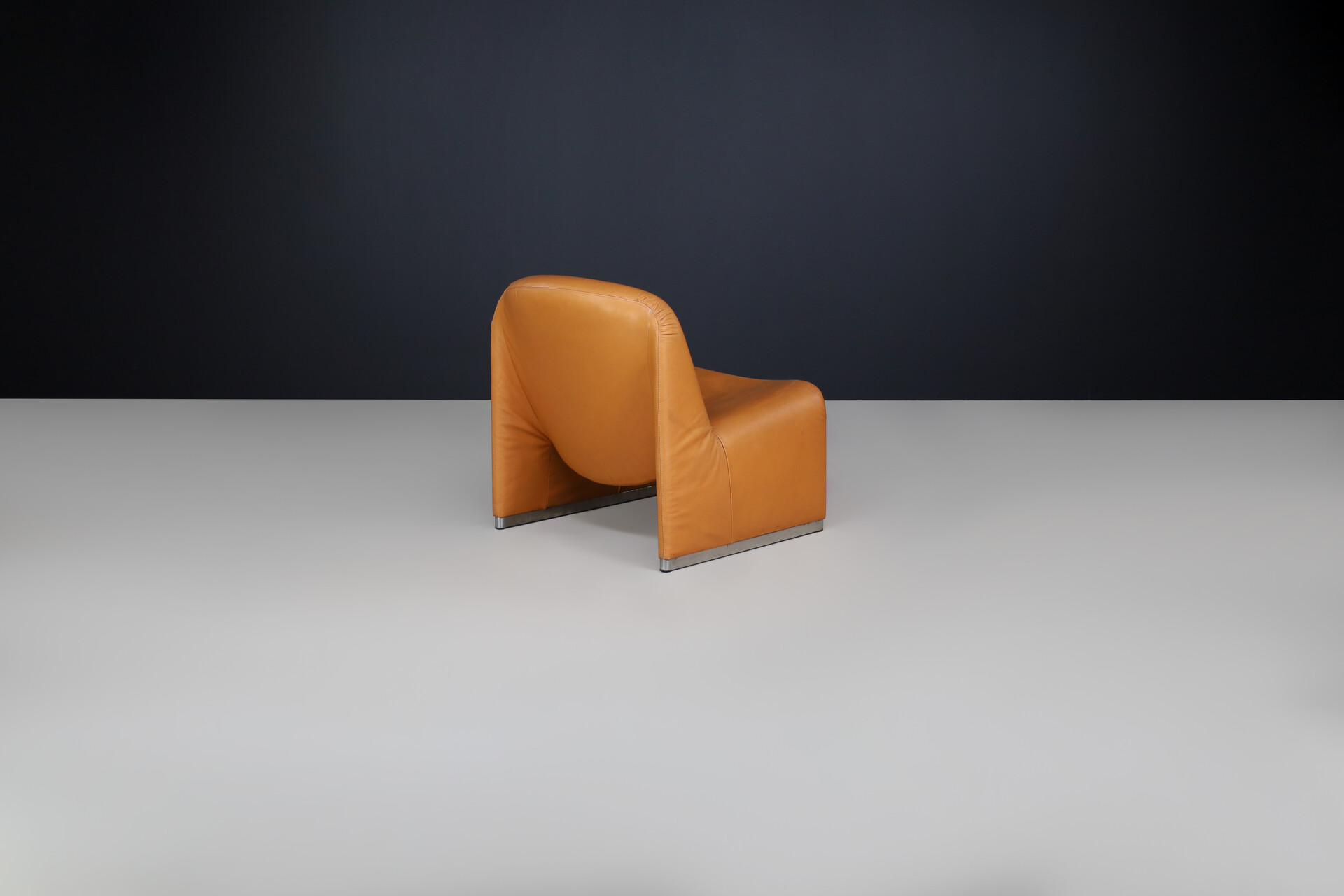 Mid century modern Leather Alky Lounge Chair by Giancarlo Pirettie for Artifort and Castelli, Italy, circa 1970 Late-20th century