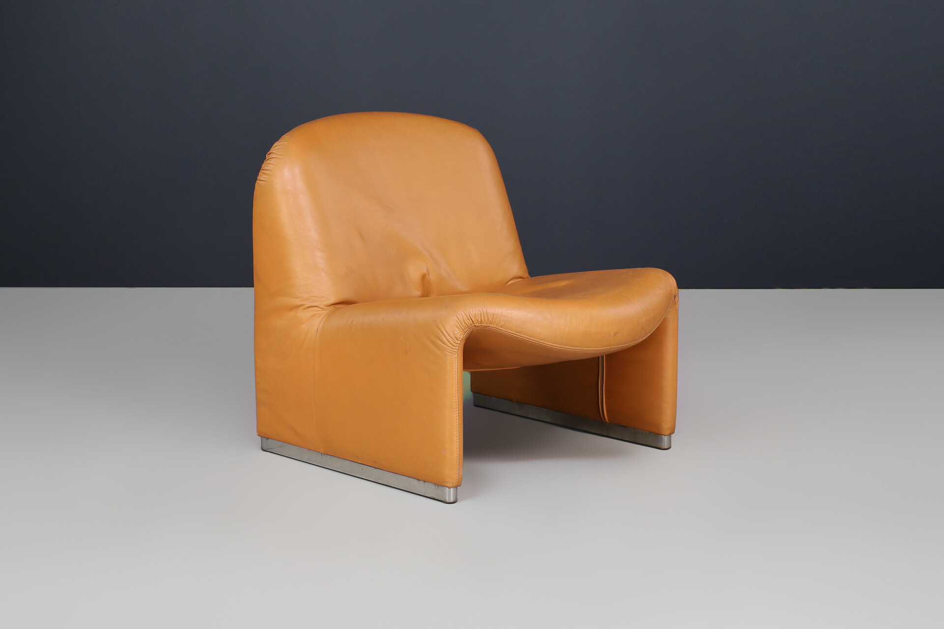 Mid century modern Leather Alky Lounge Chair by Giancarlo Pirettie for Artifort and Castelli, Italy, circa 1970 Late-20th century
