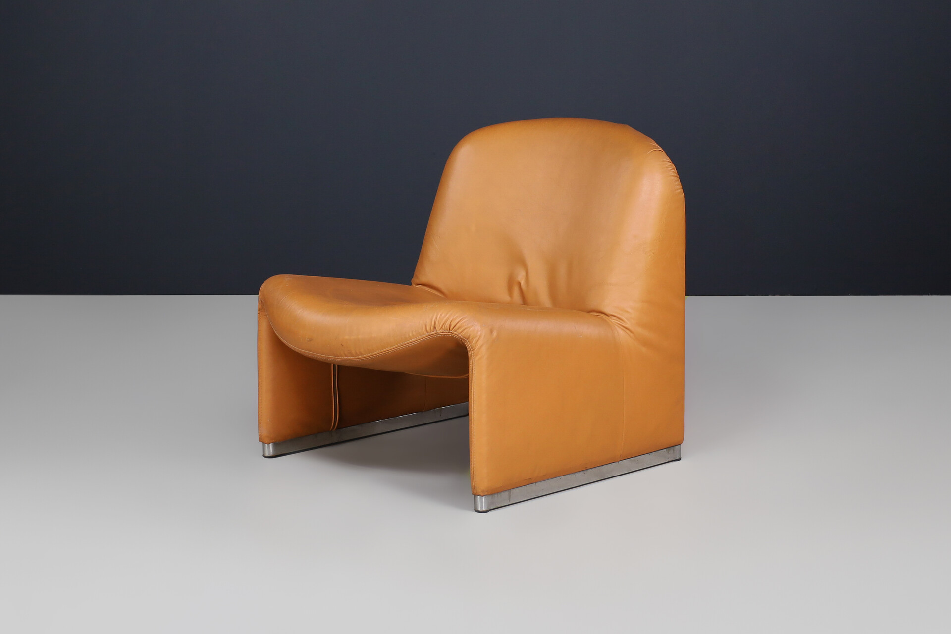 Mid century modern Leather Alky Lounge Chair by Giancarlo Pirettie for Artifort and Castelli, Italy, circa 1970 Late-20th century