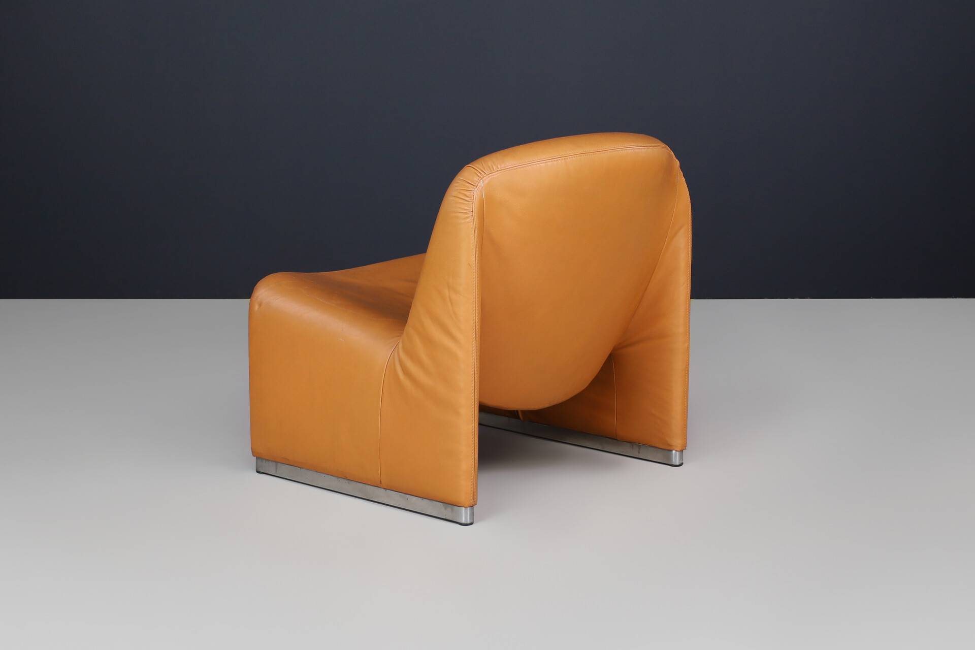 Mid century modern Leather Alky Lounge Chair by Giancarlo Pirettie for Artifort and Castelli, Italy, circa 1970 Late-20th century