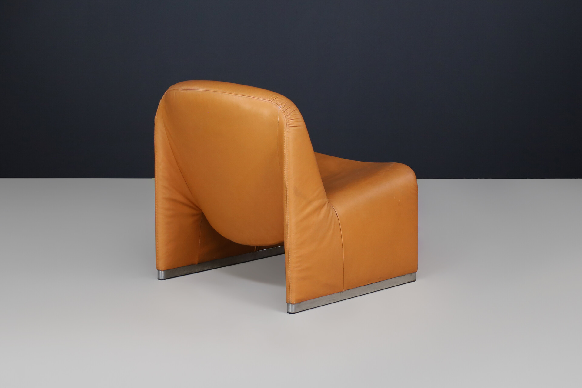Mid century modern Leather Alky Lounge Chair by Giancarlo Pirettie for Artifort and Castelli, Italy, circa 1970 Late-20th century