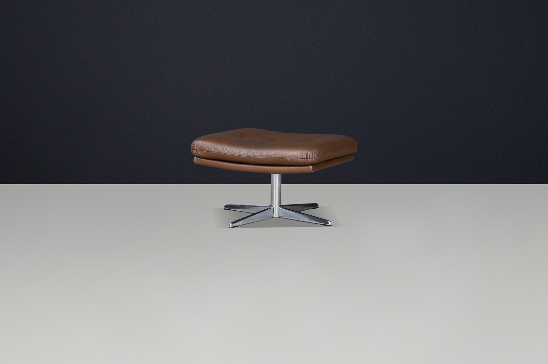 Mid century modern Leather and steal Stool / ottoman by De Sede Switzerland 1970s Late-20th century
