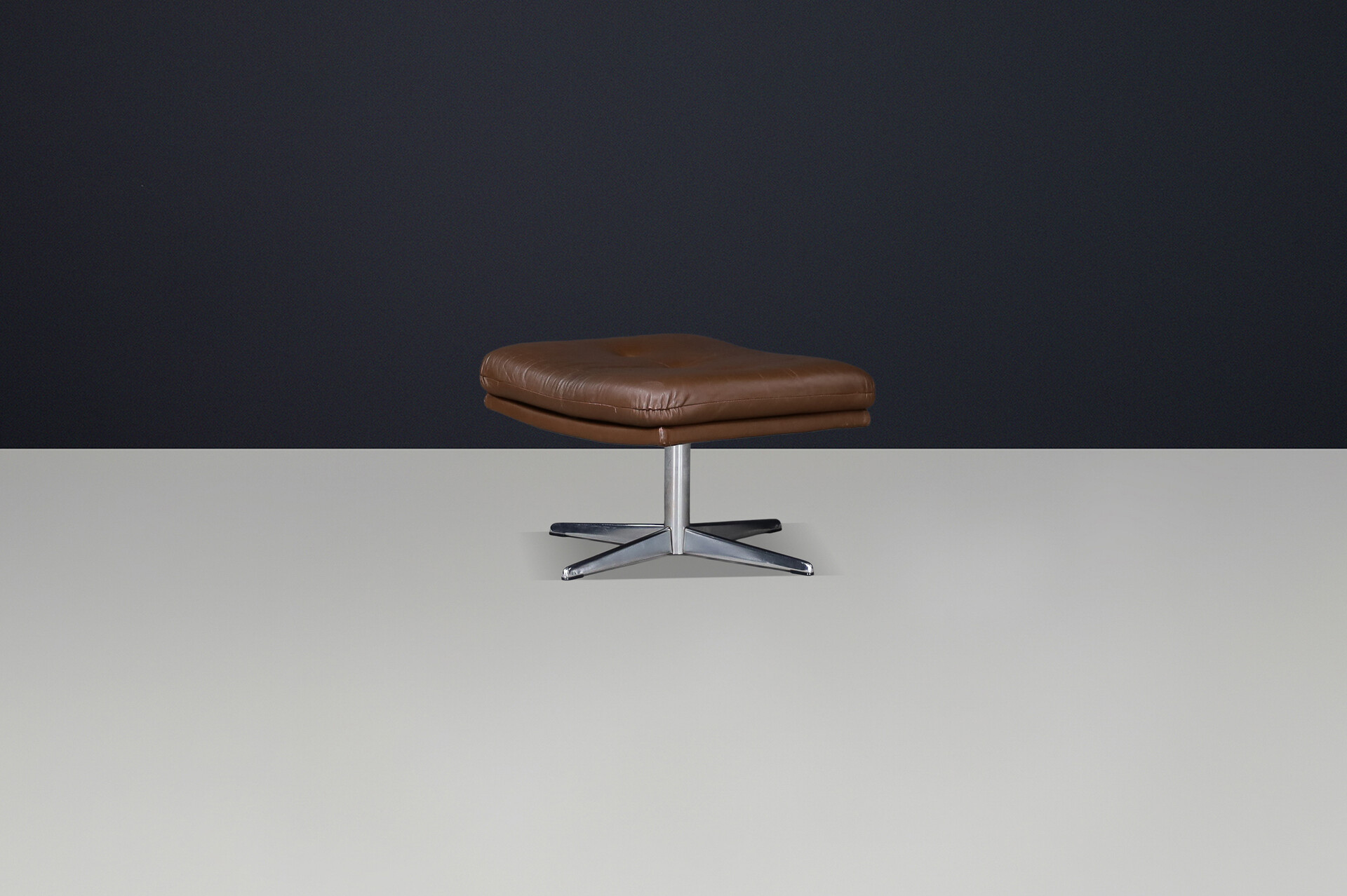 Mid century modern Leather and steal Stool / ottoman by De Sede Switzerland 1970s Late-20th century