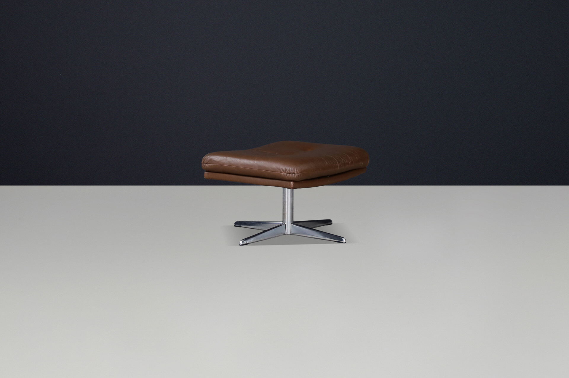 Mid century modern Leather and steal Stool / ottoman by De Sede Switzerland 1970s Late-20th century