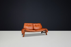 Mid century modern Leather And Wood Easy Lounge sofa, Italy 1960s Mid-20th century