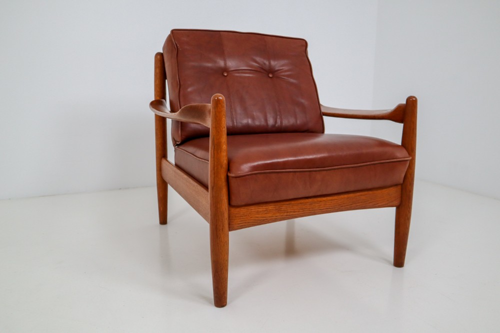 Mid century modern Leather Armchair and ottomann Mid-20th century
