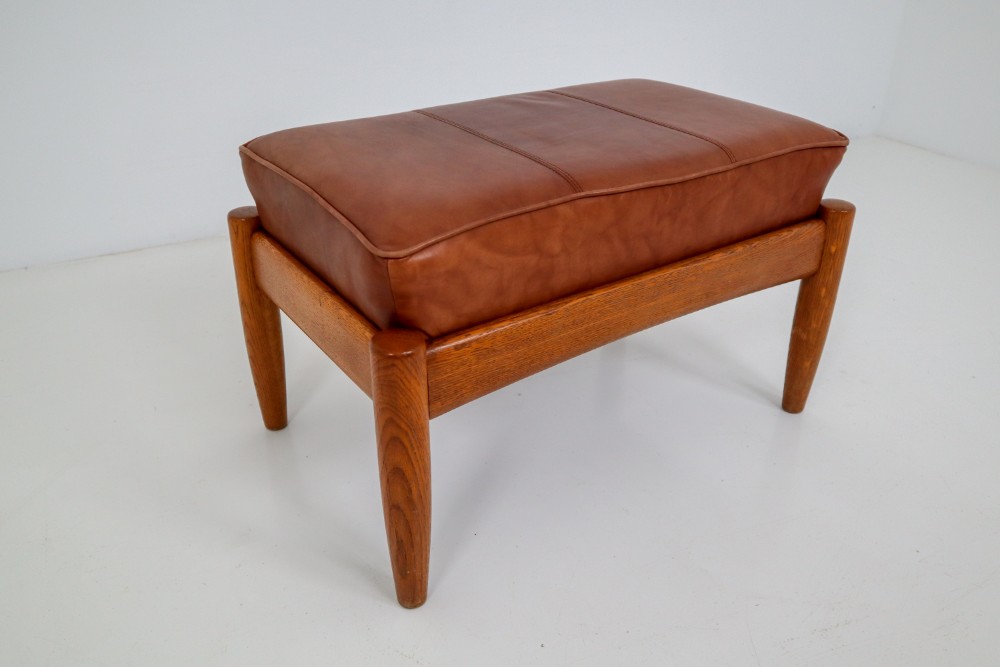 Mid century modern Leather Armchair and ottomann Mid-20th century