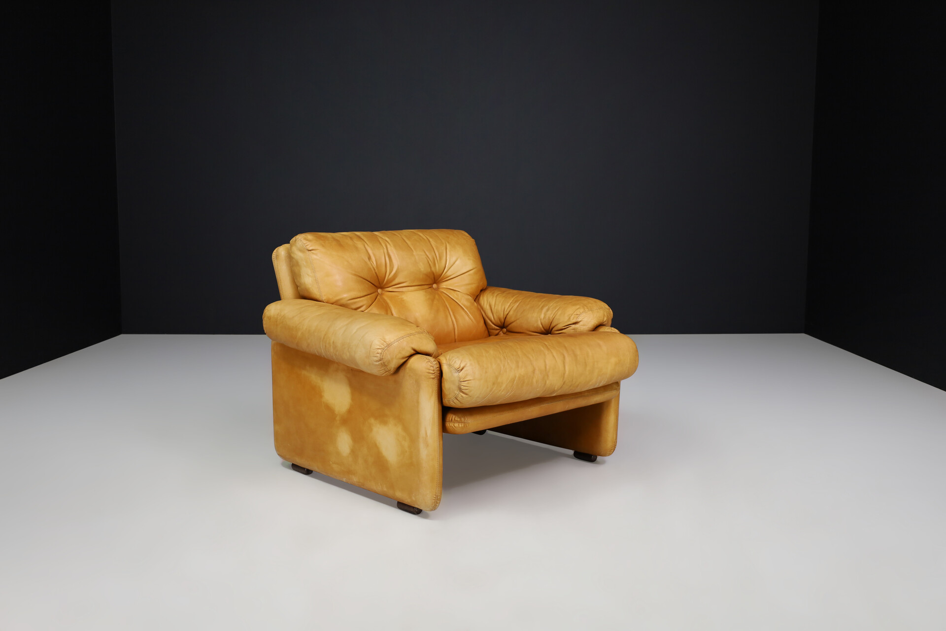 Mid century modern Leather Coronado Lounge chair By Afra & Tobia Scarpa For B&B Italia 1972 Mid-20th century