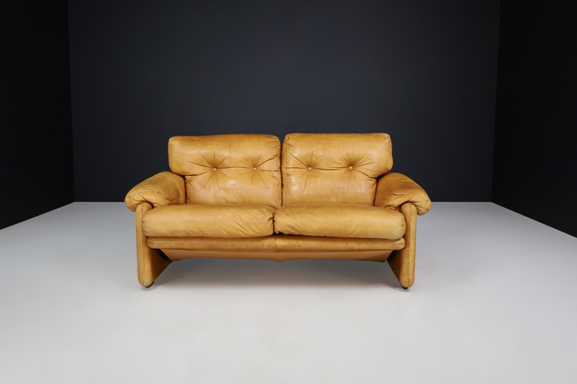 Mid century modern Leather Coronado Lounge Sofa By Afra & Tobia Scarpa For B&B Italia 1972 Mid-20th century