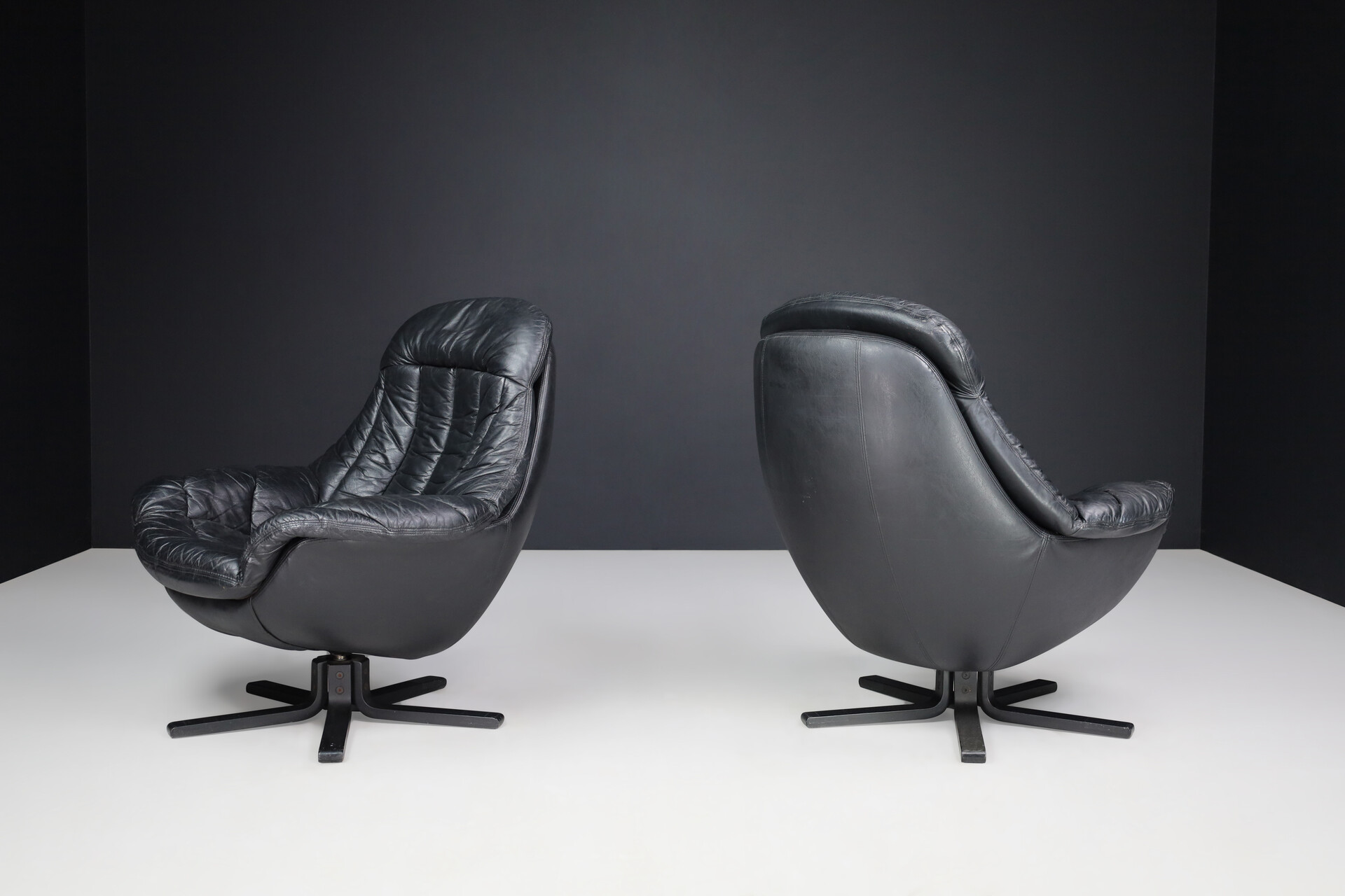Mid century modern Leather Egg Chairs for Bramia by H.W. Klein, Denmark 1970s Mid-20th century