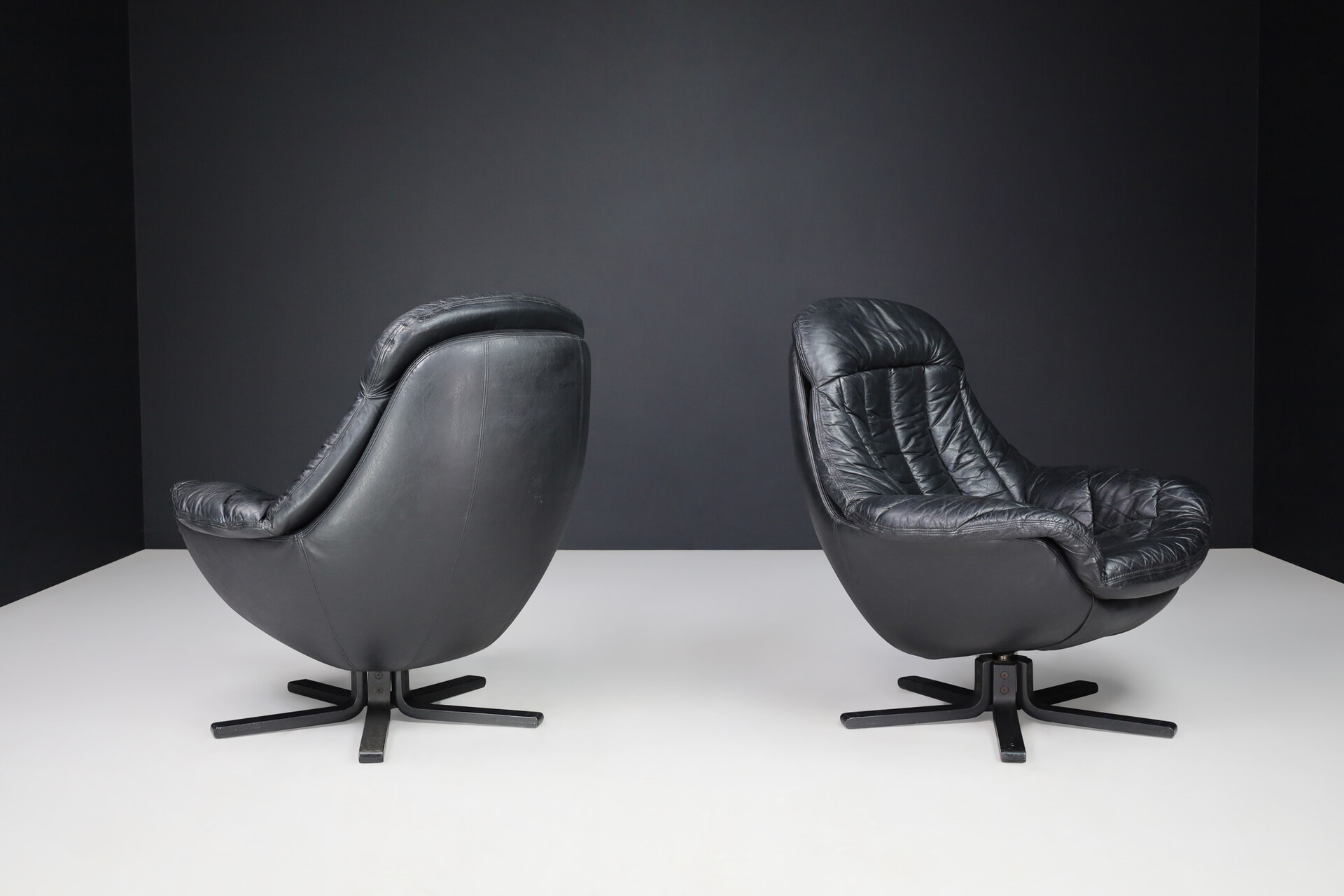 Mid century modern Leather Egg Chairs for Bramia by H.W. Klein, Denmark 1970s Mid-20th century