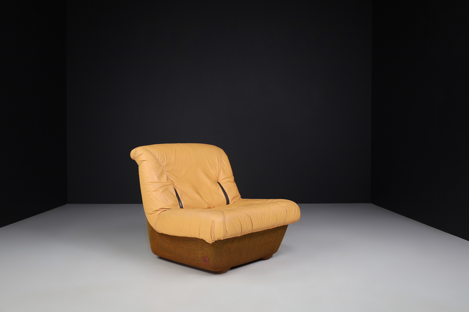 Mid century modern Leather Lounge Chair by Lev & Lev, Italy 1970s Mid-20th century