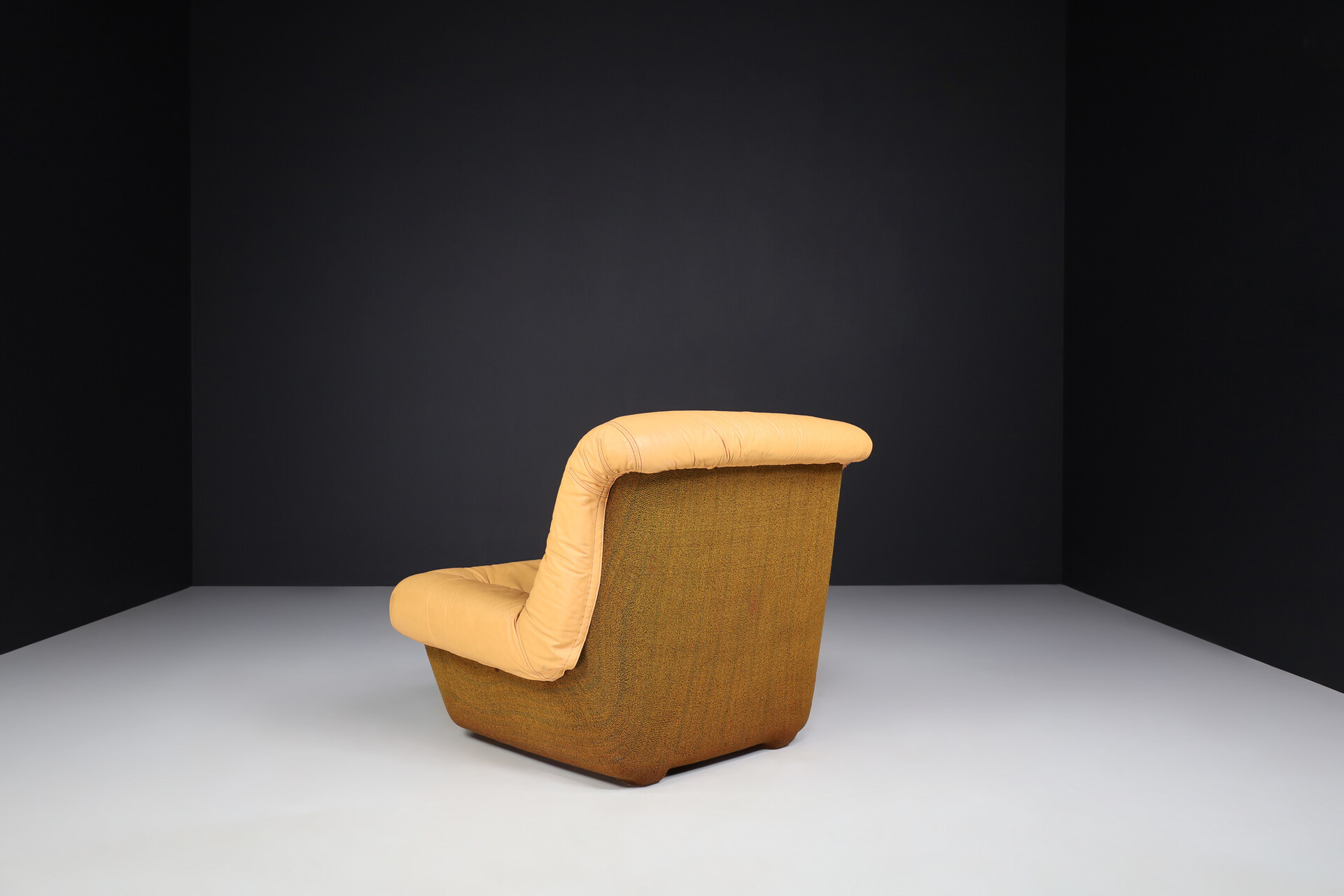 Mid century modern Leather Lounge Chair by Lev & Lev, Italy 1970s Mid-20th century