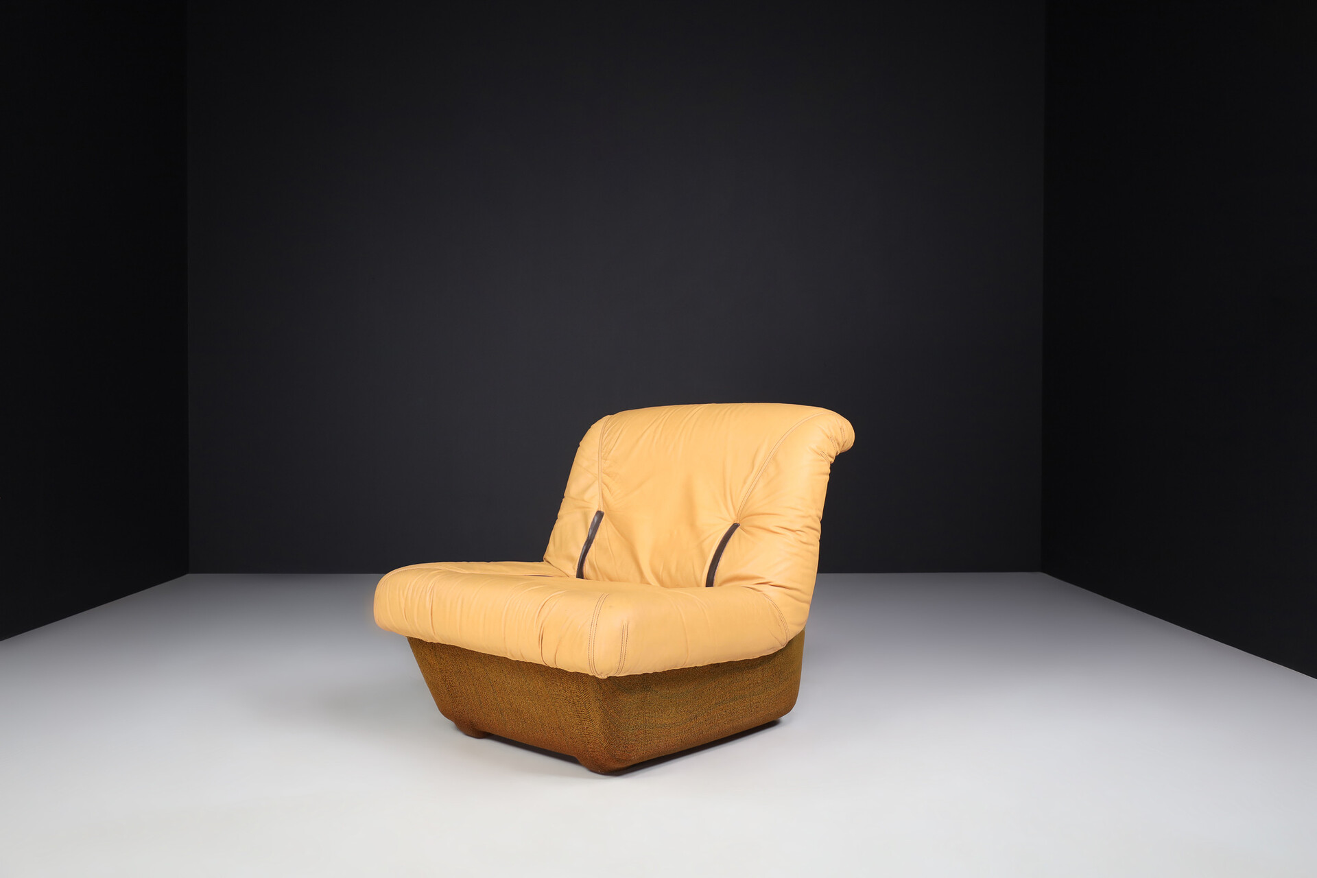 Mid century modern Leather Lounge Chair by Lev & Lev, Italy 1970s Mid-20th century