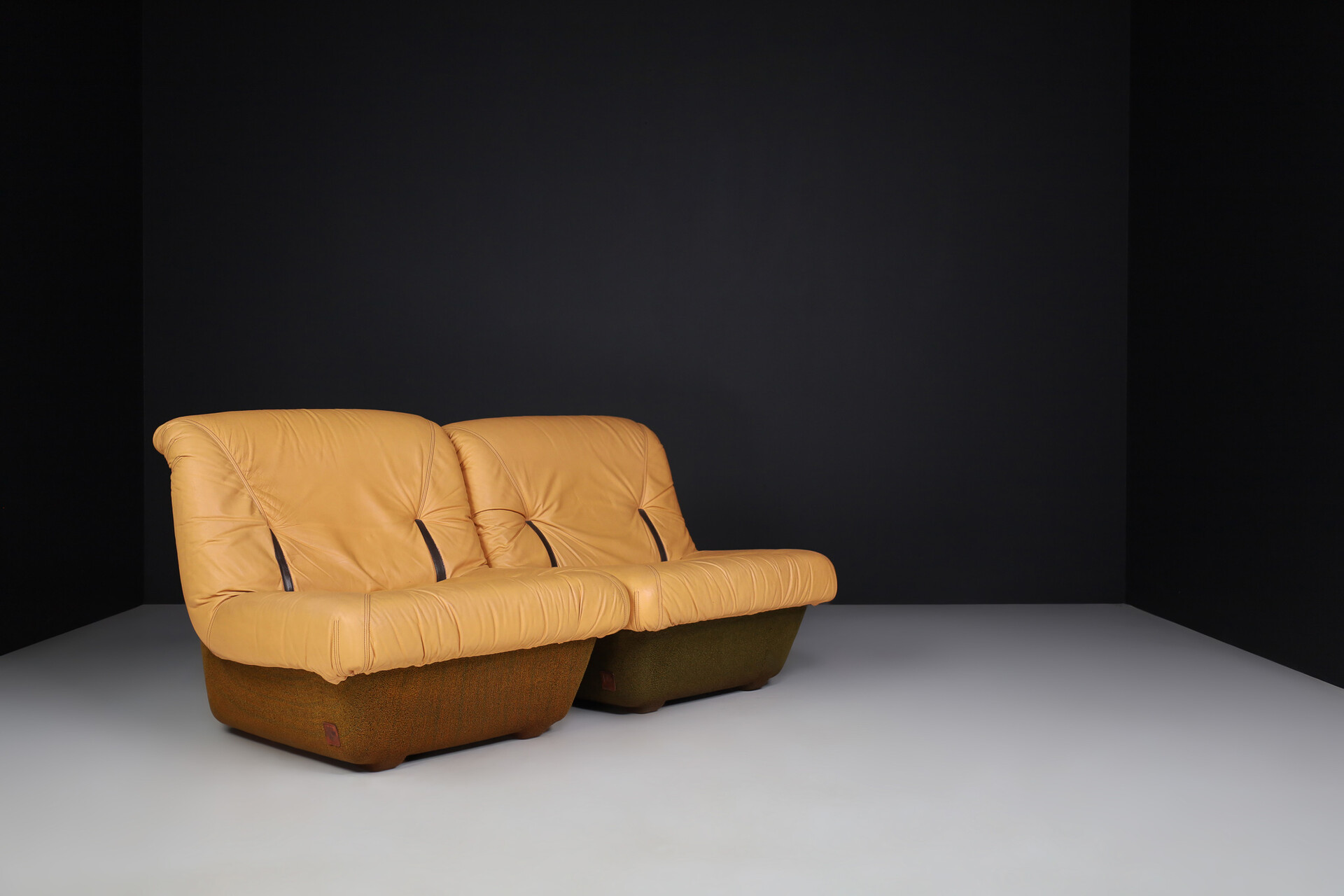 Mid century modern Leather Lounge Chair by Lev & Lev, Italy 1970s Mid-20th century