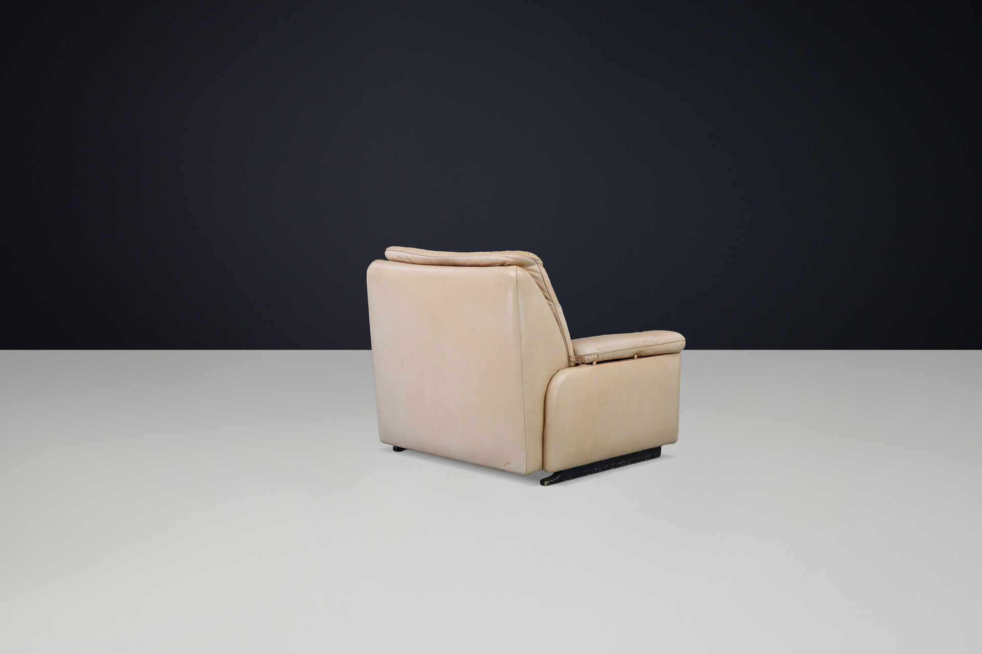 Mid century modern Leather lounge Chair De Sede Ds 63, Switzerland 1970s Late-20th century