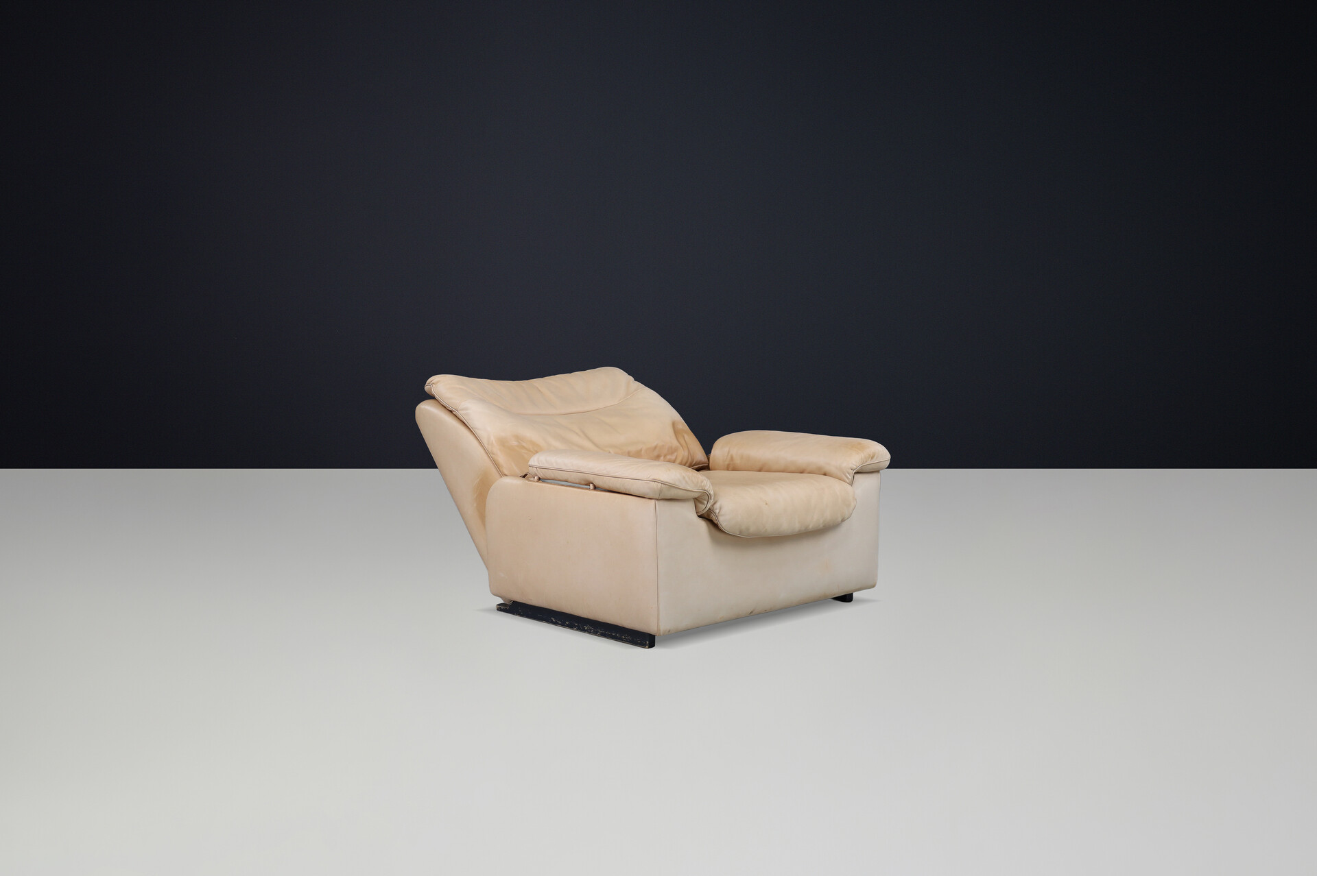 Mid century modern Leather lounge Chair De Sede Ds 63, Switzerland 1970s Late-20th century