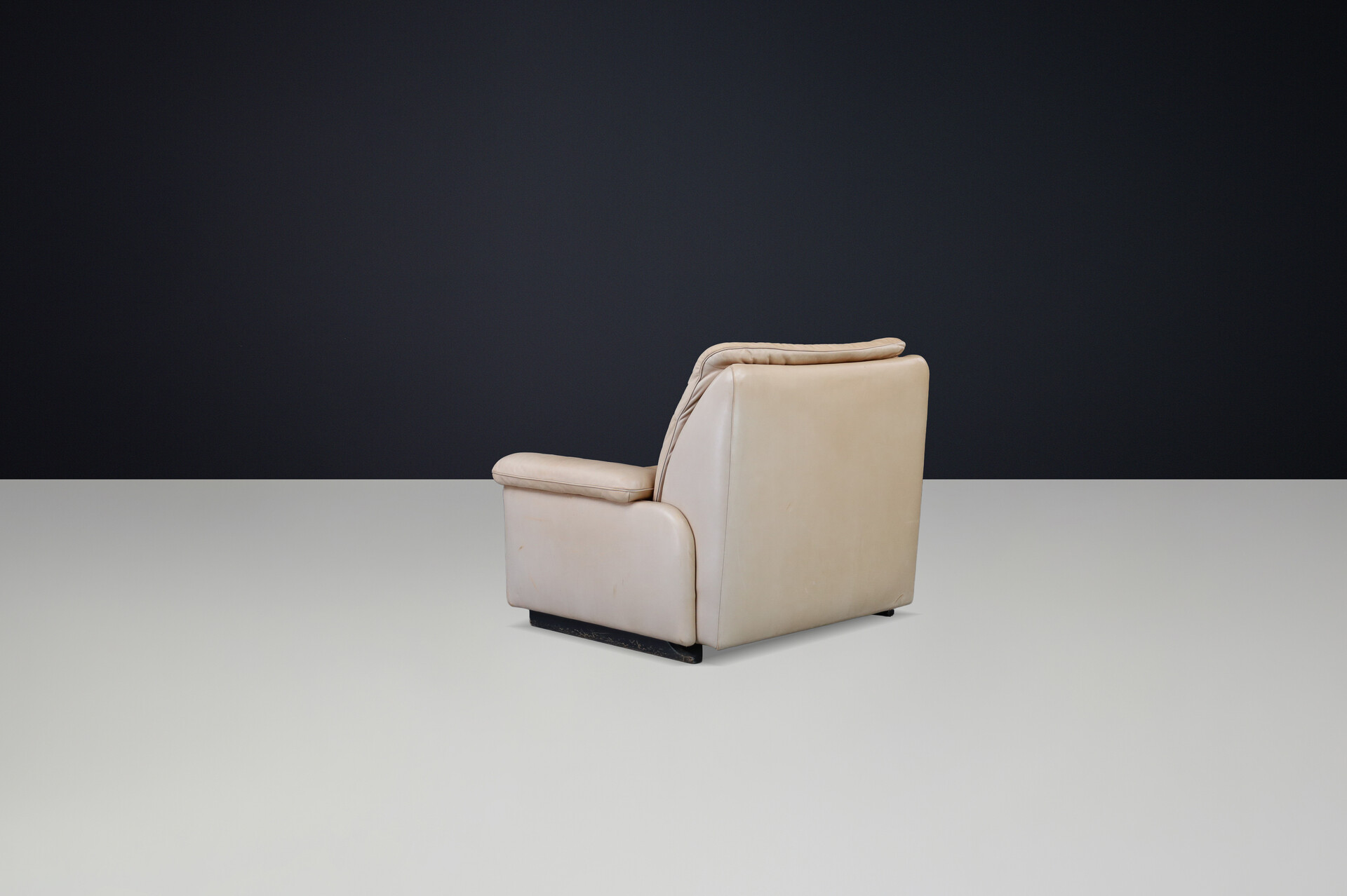 Mid century modern Leather lounge Chair De Sede Ds 63, Switzerland 1970s Late-20th century