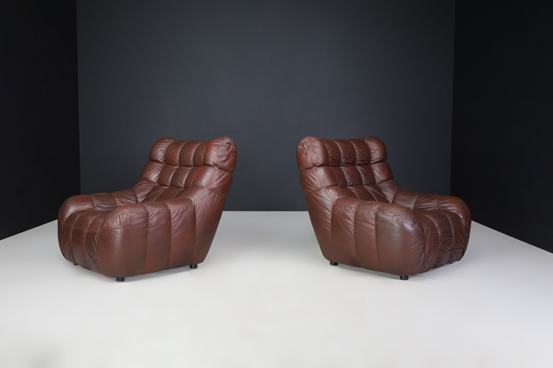 Mid century modern Leather lounge chairs, France 1970s Late-20th century
