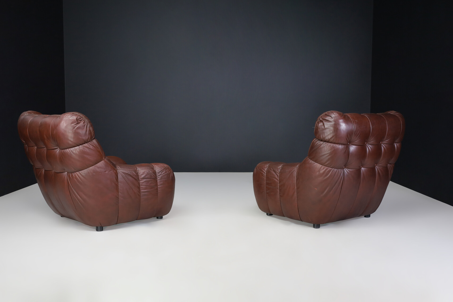 Mid century modern Leather lounge chairs, France 1970s Late-20th century