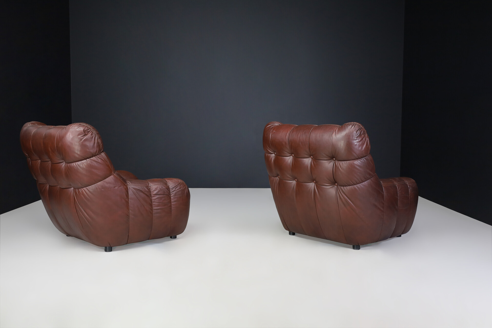 Mid century modern Leather lounge chairs, France 1970s Late-20th century