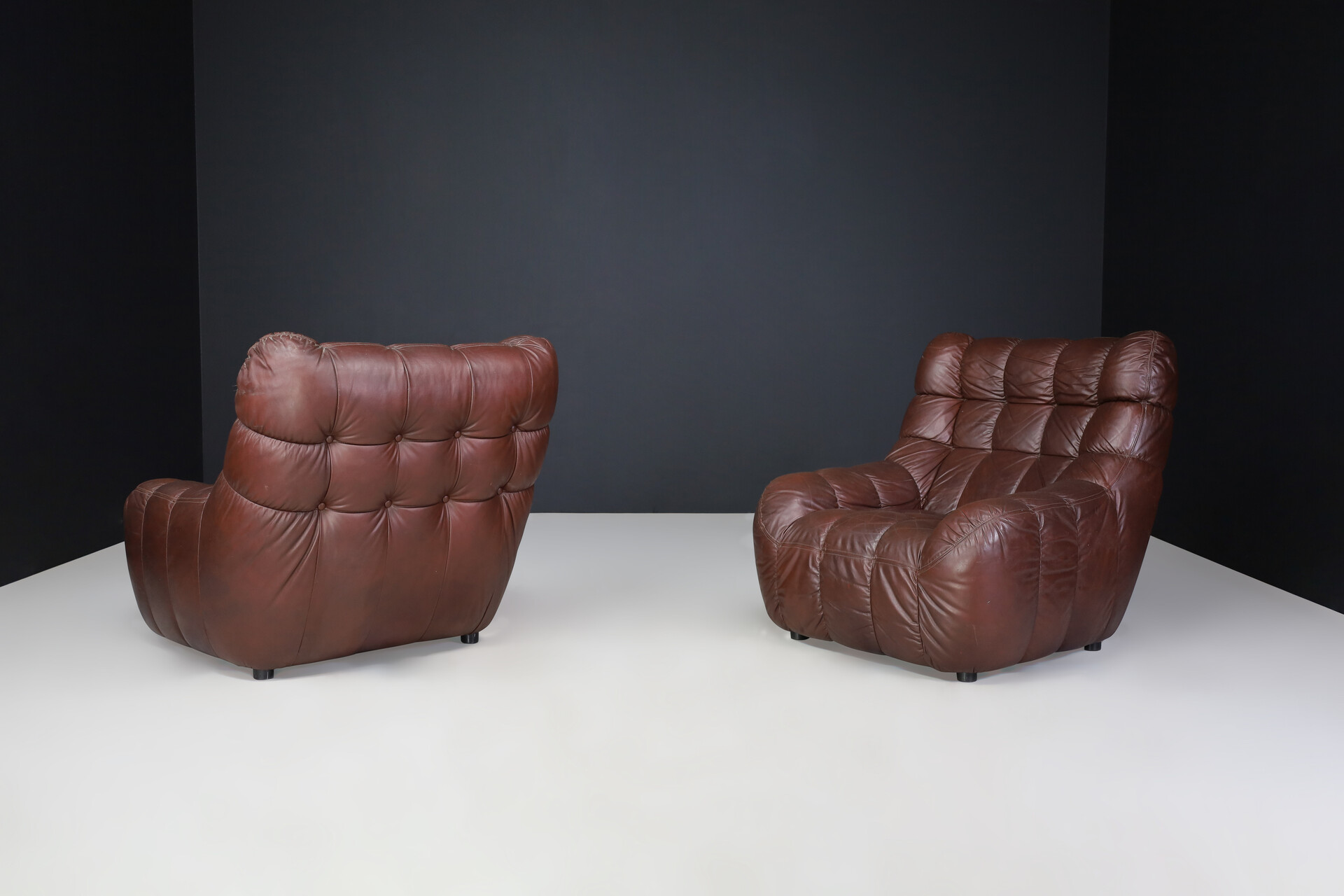 Mid century modern Leather lounge chairs, France 1970s Late-20th century