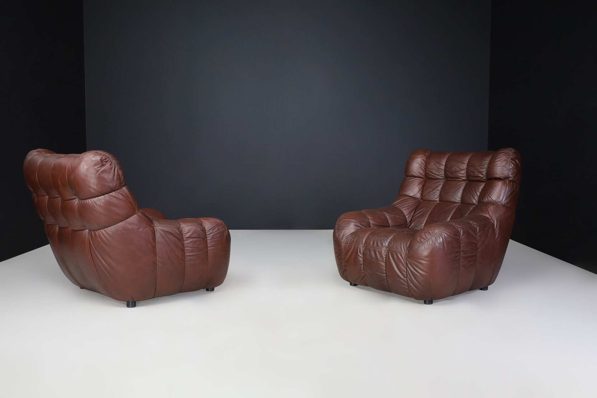 Mid century modern Leather lounge chairs, France 1970s Late-20th century