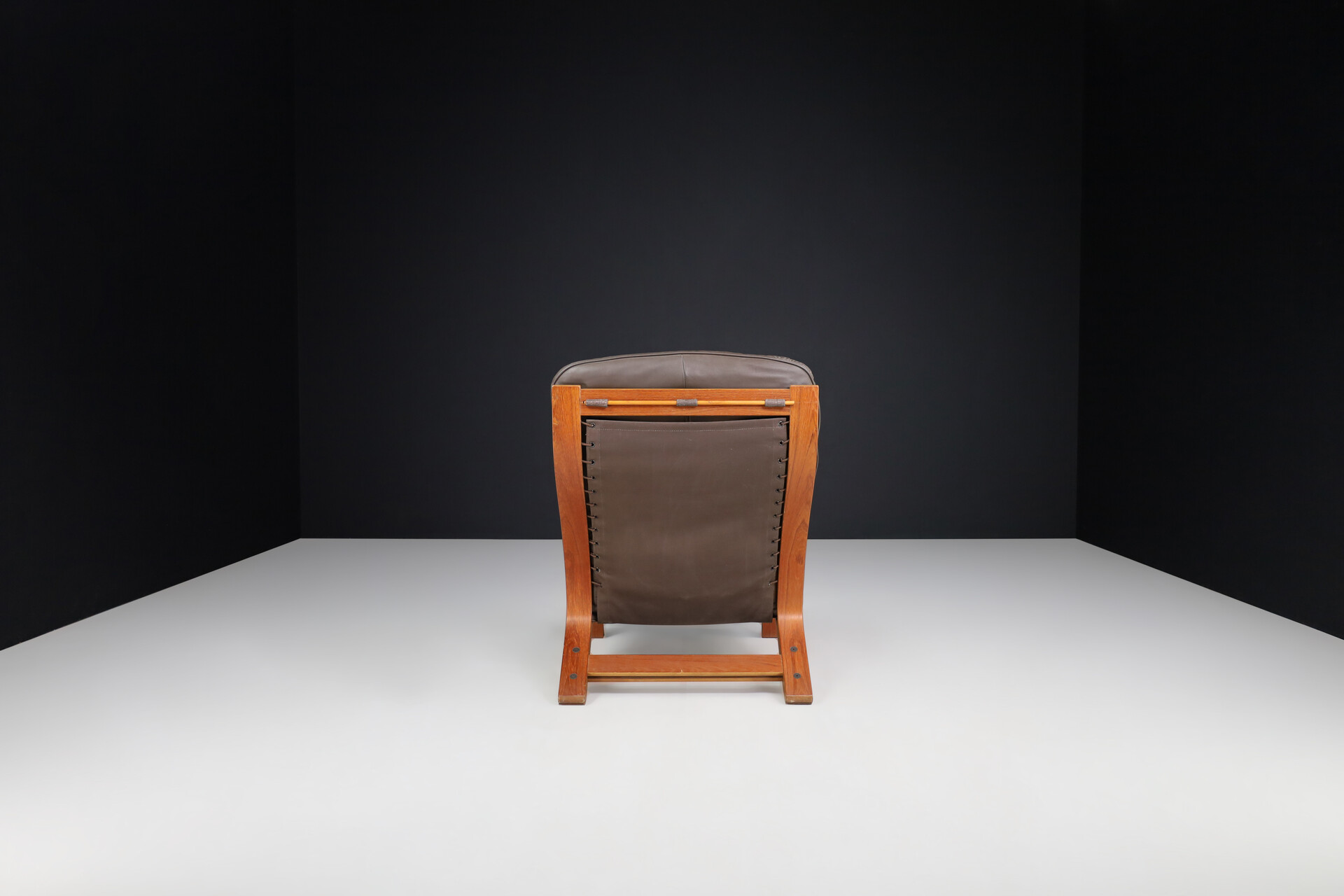 Mid century modern Leather lounge chairs, The Netherlands 1970s Late-20th century