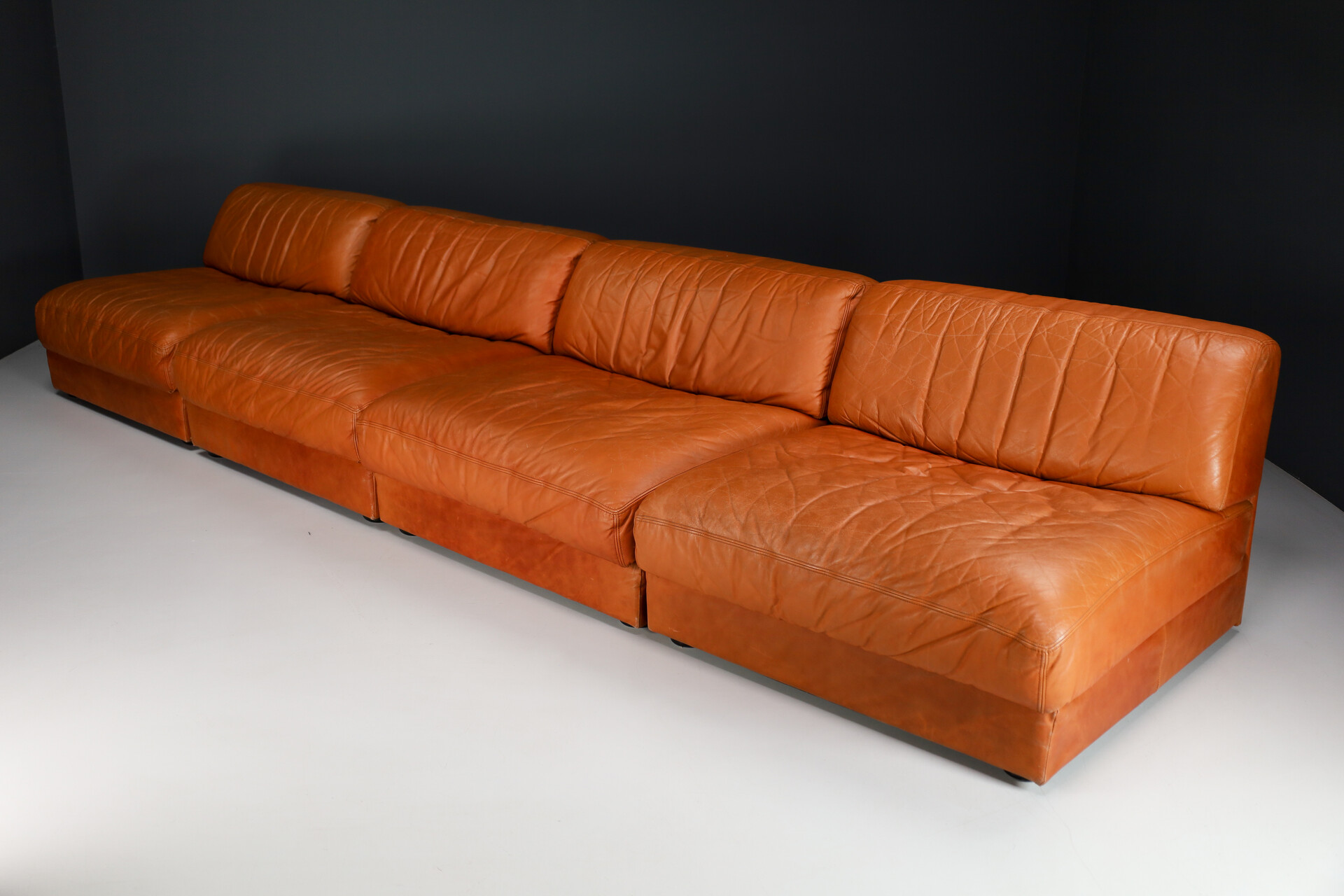 Mid century modern Leather modular sofa or lounge seats, Sofart De Sede DS76 ,Italy 1970s Mid-20th century