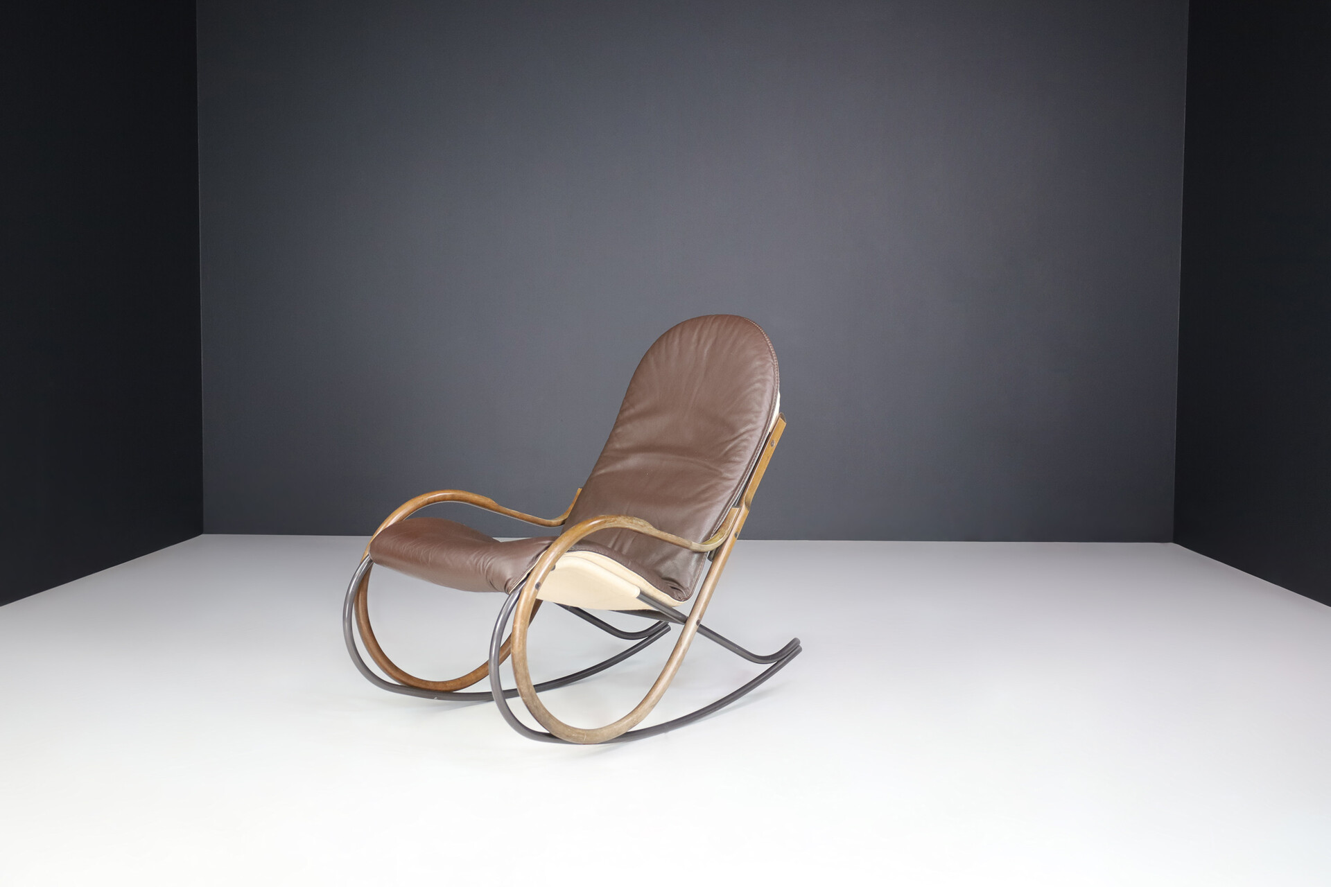 Mid century modern Leather 'Nonna' rocking chair by Paul Tuttle for Strässle in Switzerland 1970s Late-20th century