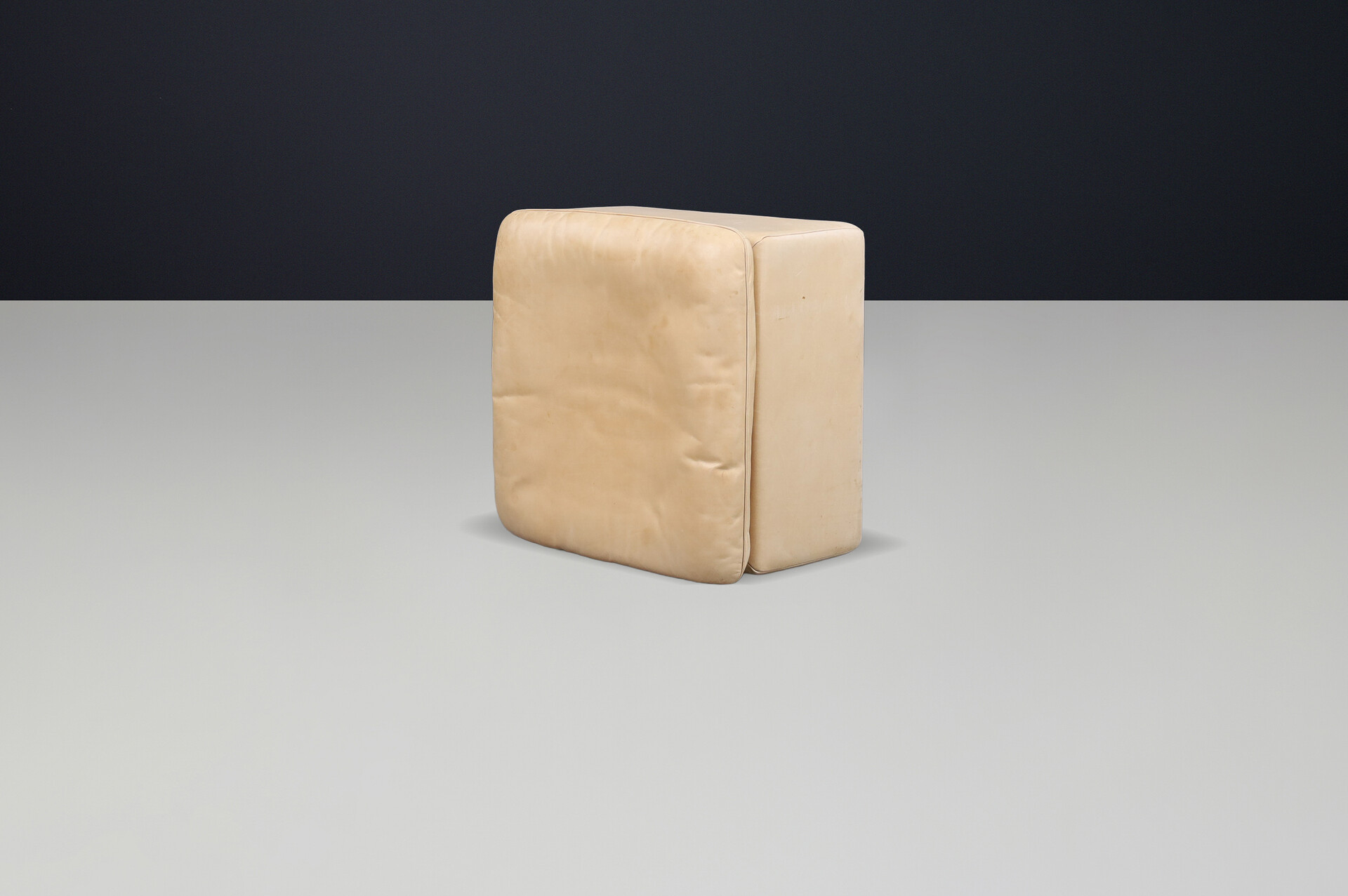 Mid century modern Leather ottomann De Sede Ds 63, Switzerland 1970s Late-20th century