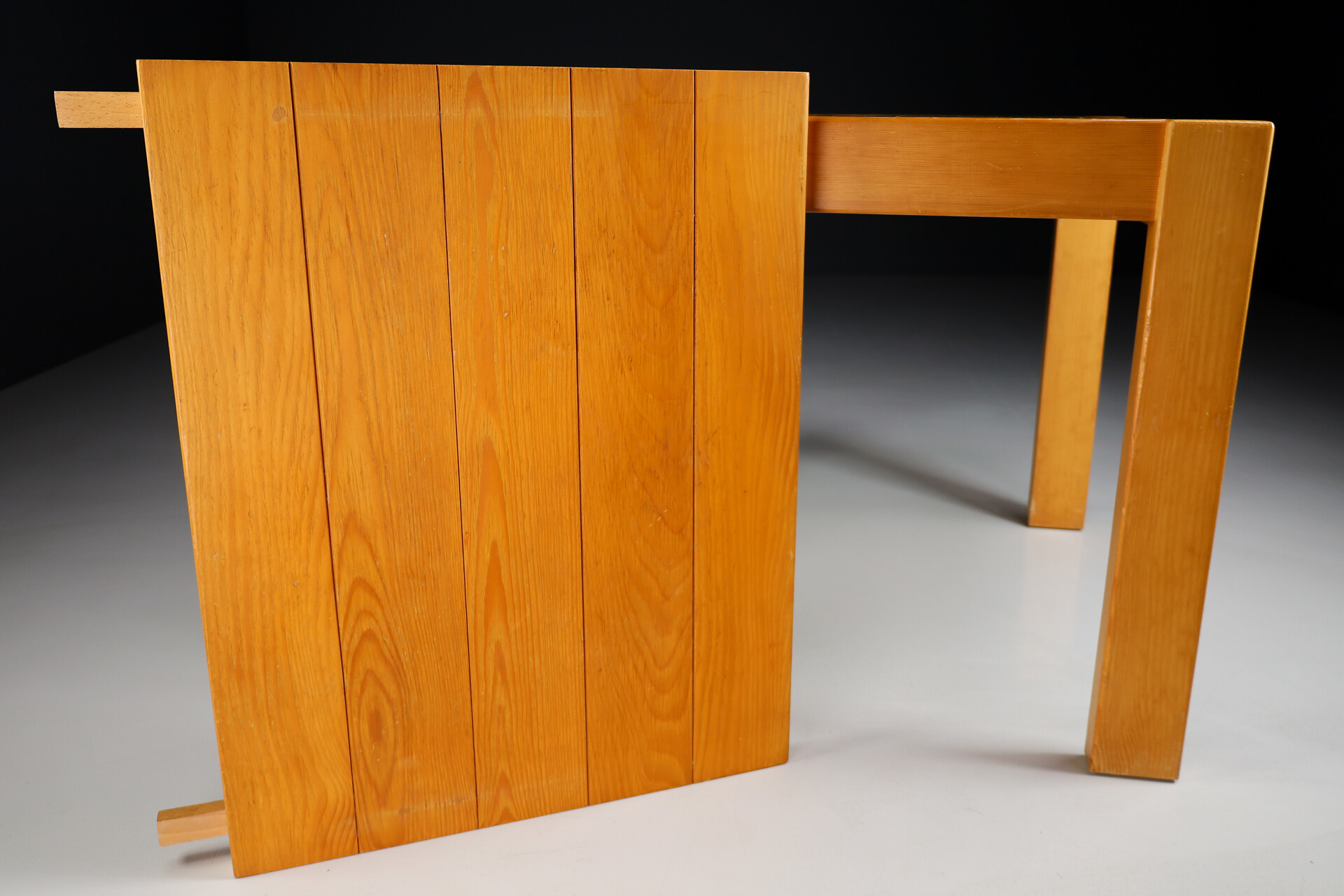 Mid century modern Les Arcs Extendable Pine Dining Table by Charlotte Perriand, France 1960s Mid-20th century