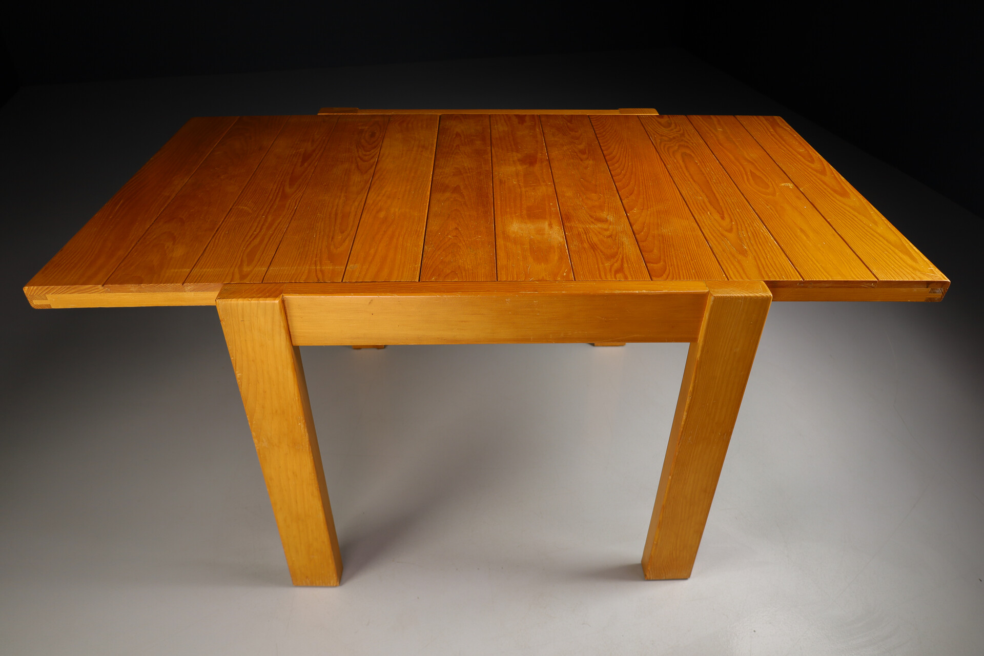Mid century modern Les Arcs Extendable Pine Dining Table by Charlotte Perriand, France 1960s Mid-20th century