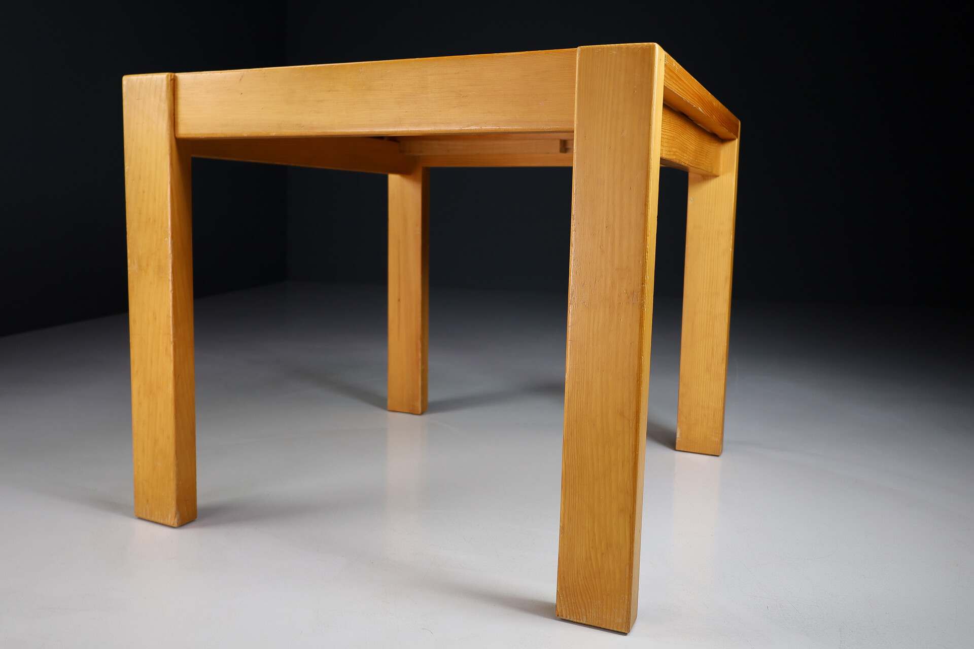 Mid century modern Les Arcs Extendable Pine Dining Table by Charlotte Perriand, France 1960s Mid-20th century