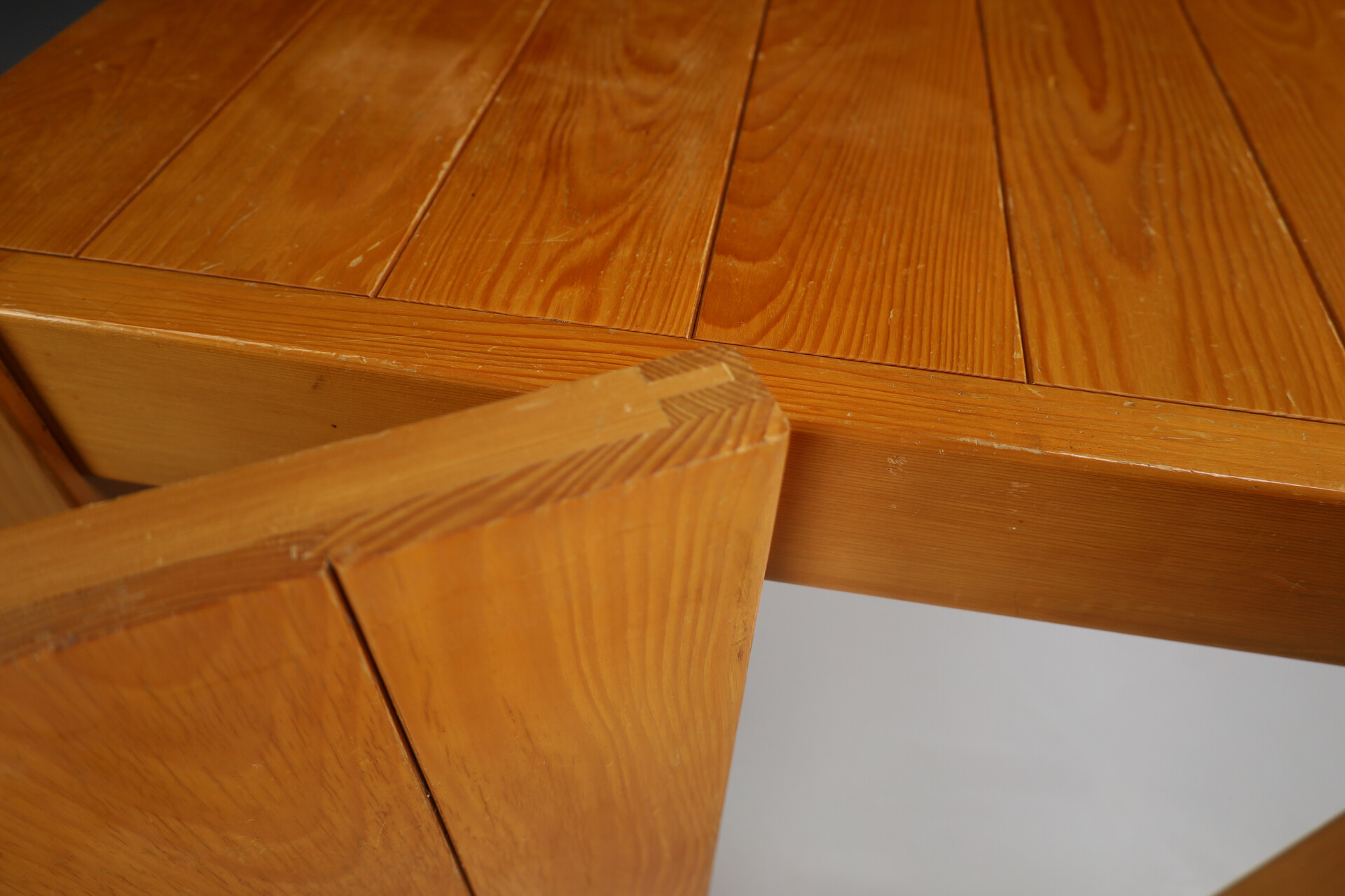 Mid century modern Les Arcs Extendable Pine Dining Table by Charlotte Perriand, France 1960s Mid-20th century