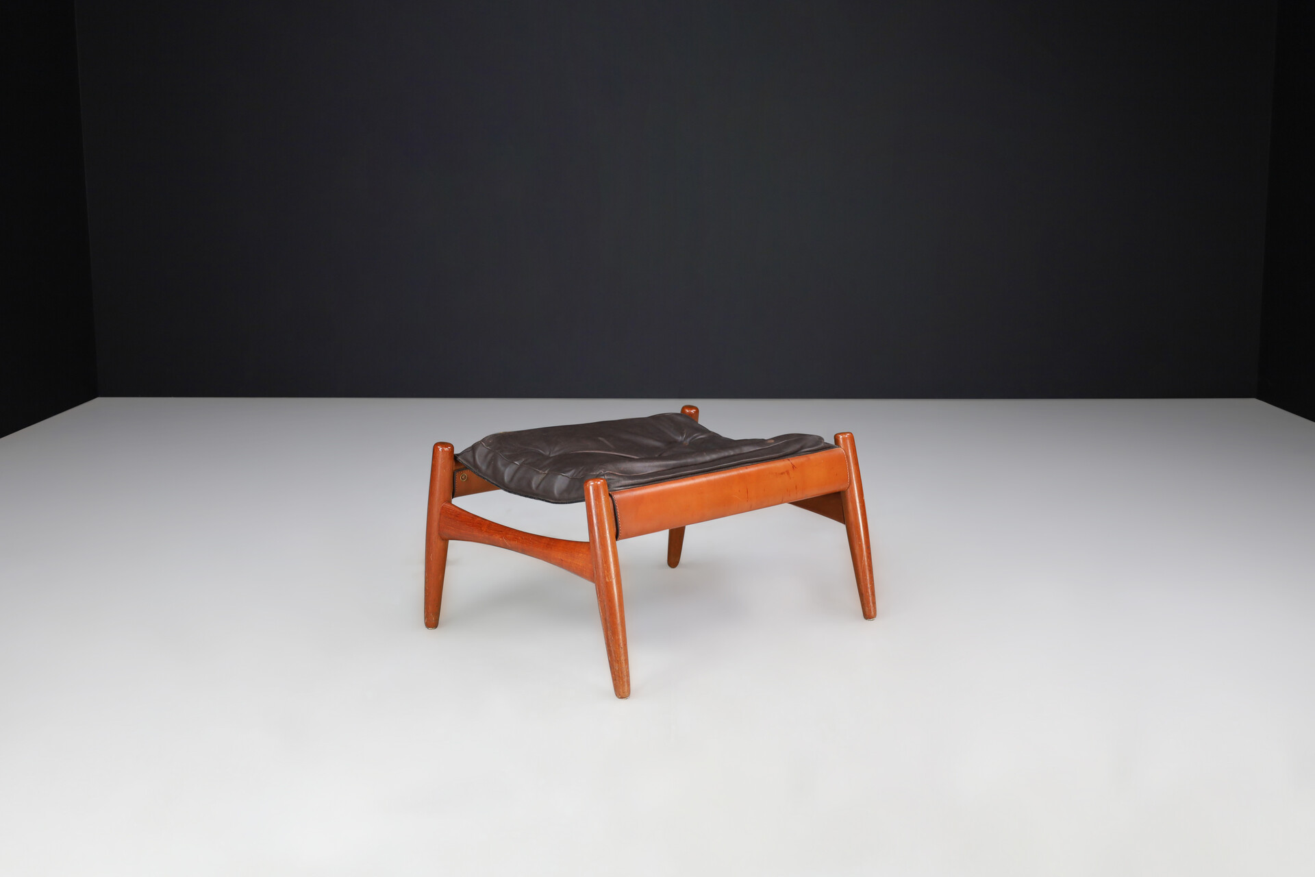 Mid century modern Liceu de Artes e Oficios Cognac Leather Lounge Chair and Ottoman, Brazil 1960s Mid-20th century