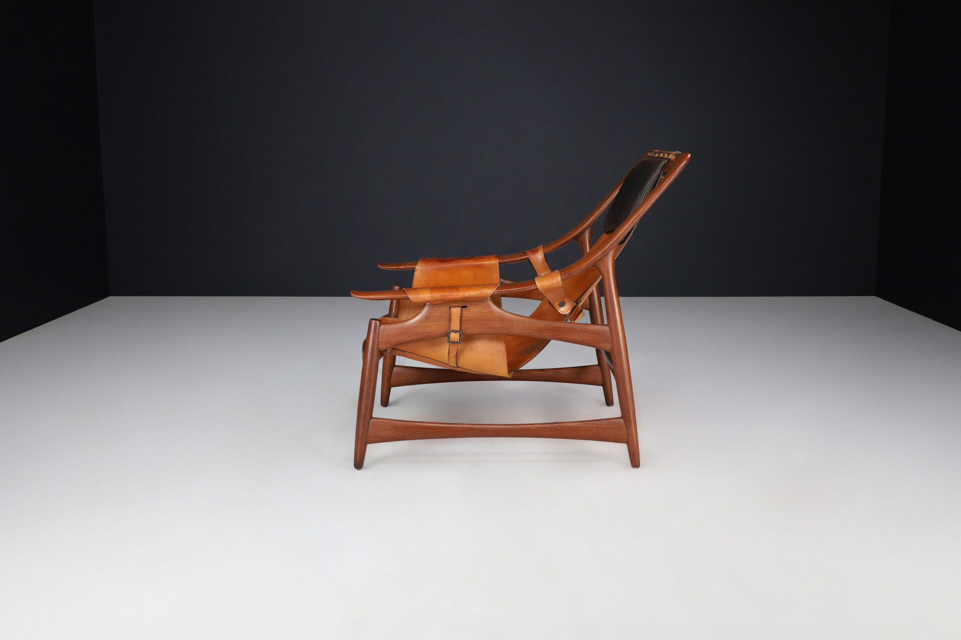 Mid century modern Liceu de Artes e Oficios Cognac Leather Lounge Chair and Ottoman, Brazil 1960s Mid-20th century